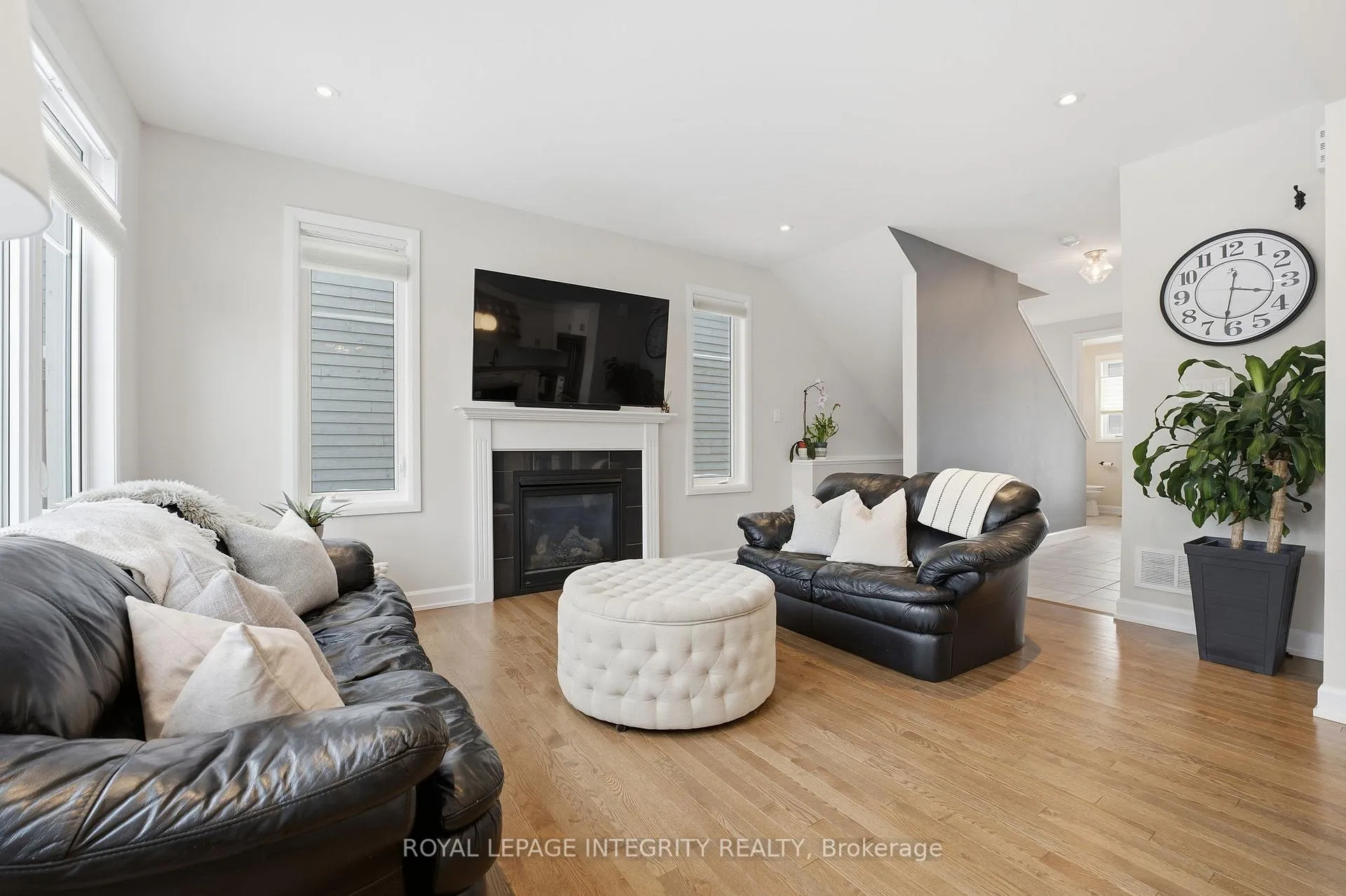 Photo 5 of 52 Hackamore Crescent, Ottawa, Goulbourn Twp From Franktown Rd/South To Rideau — HOMEH