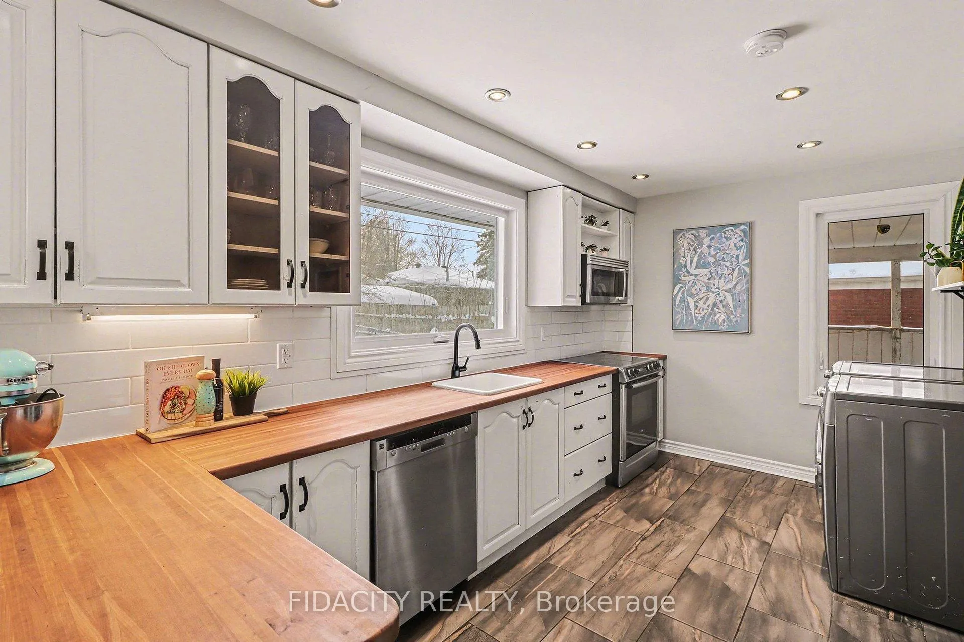 Photo 12 of 758 Smyth Road, Ottawa, Elmvale Acres — HOMEH