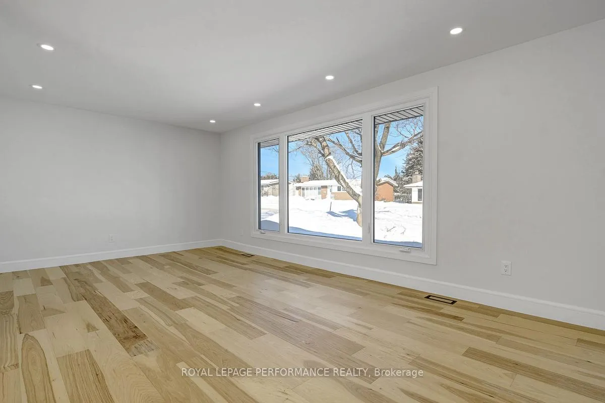 Photo 2 of 52 Glenridge Road, Ottawa, Meadowlands/Crestview — HOMEH