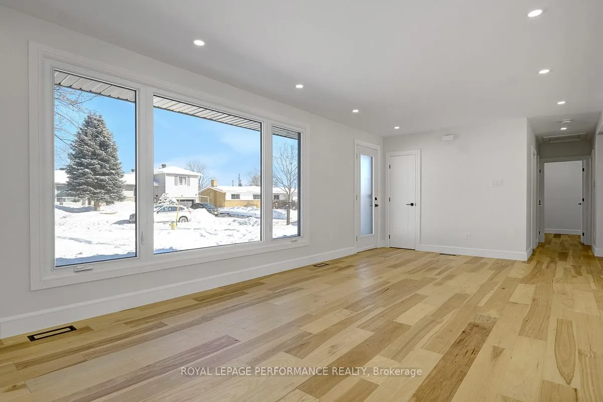 Photo 3 of 52 Glenridge Road, Ottawa, Meadowlands/Crestview — HOMEH