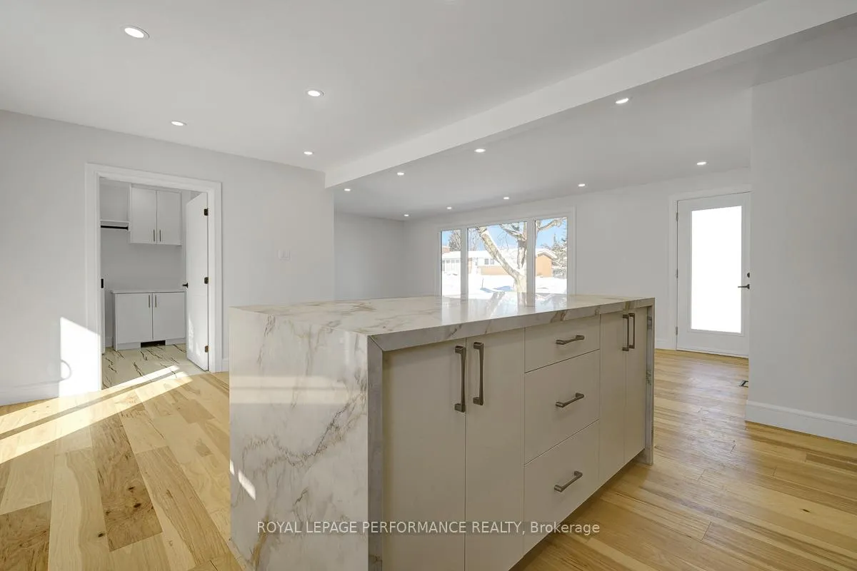 Photo 8 of 52 Glenridge Road, Ottawa, Meadowlands/Crestview — HOMEH