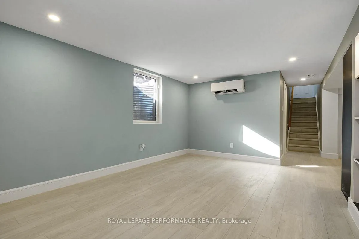 Photo 15 of 52 Glenridge Road, Ottawa, Meadowlands/Crestview — HOMEH