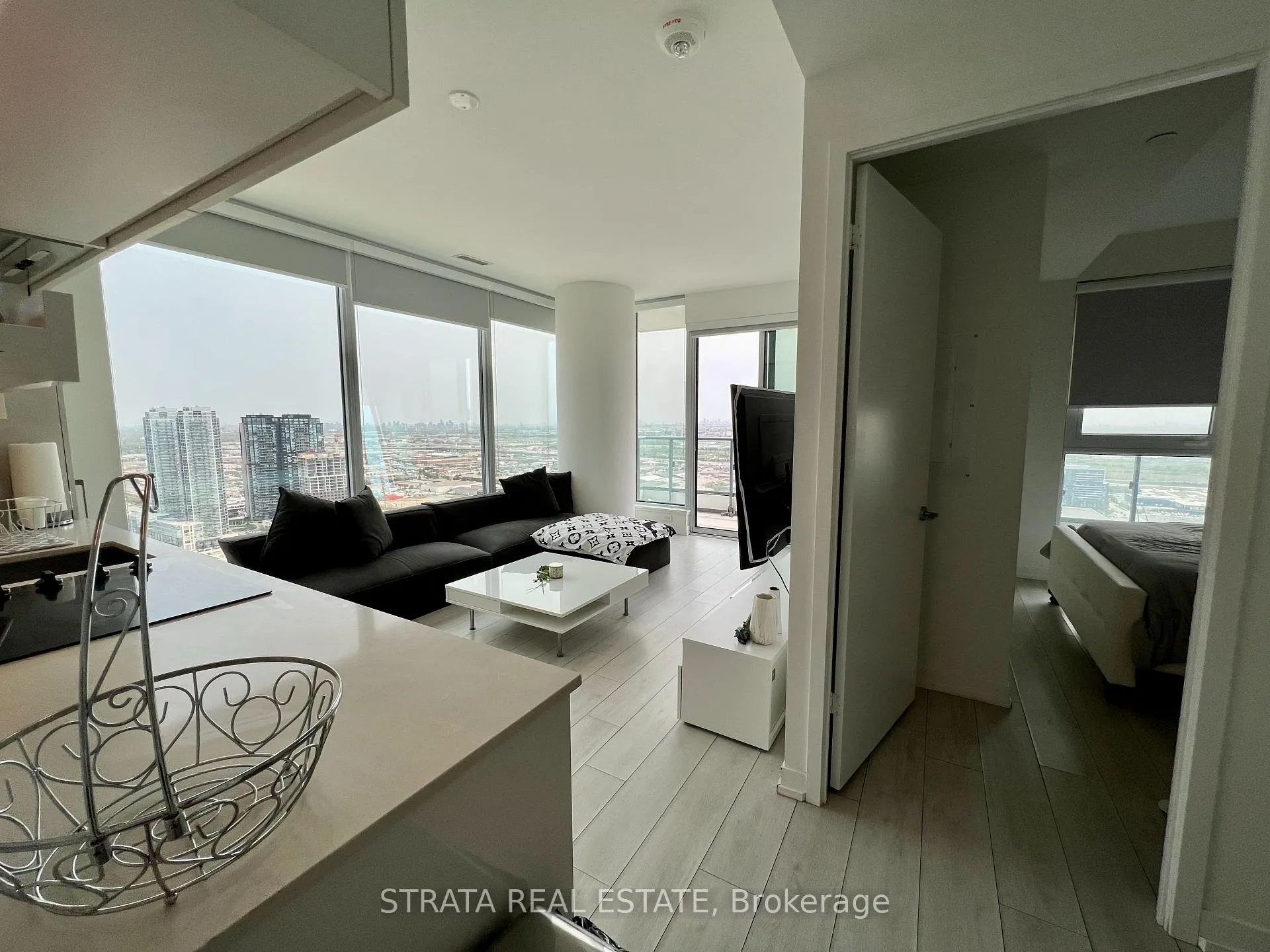 Photo 1 of Unit 4203, 5 Buttermill Avenue, Vaughan, Vaughan Corporate Centre — HOMEH