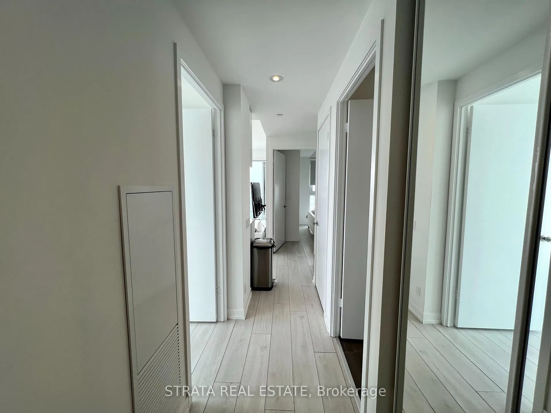 Photo 4 of Unit 4203, 5 Buttermill Avenue, Vaughan, Vaughan Corporate Centre — HOMEH