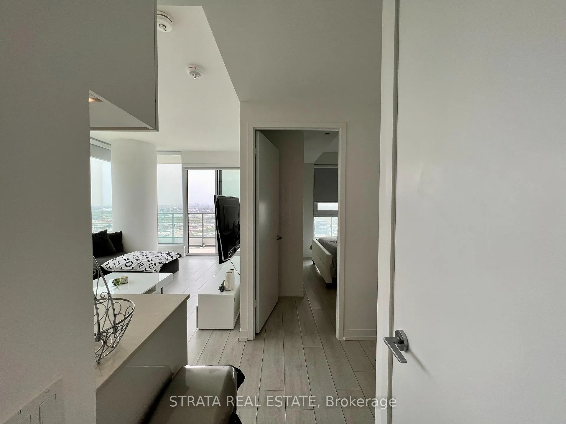 Photo 8 of Unit 4203, 5 Buttermill Avenue, Vaughan, Vaughan Corporate Centre — HOMEH