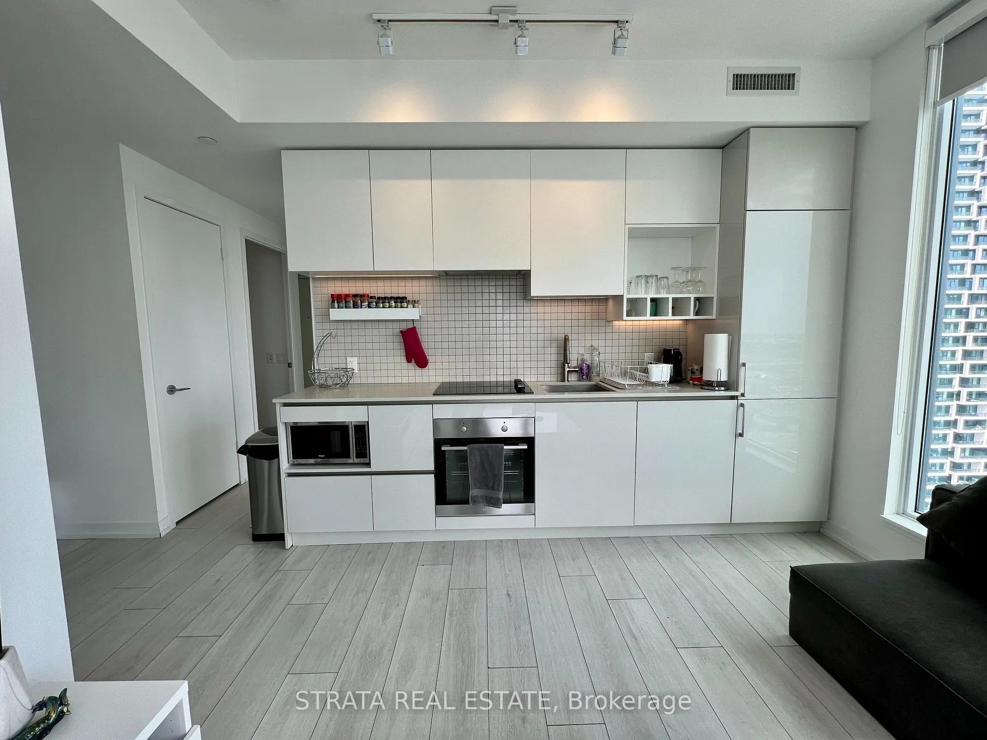 Photo 9 of Unit 4203, 5 Buttermill Avenue, Vaughan, Vaughan Corporate Centre — HOMEH