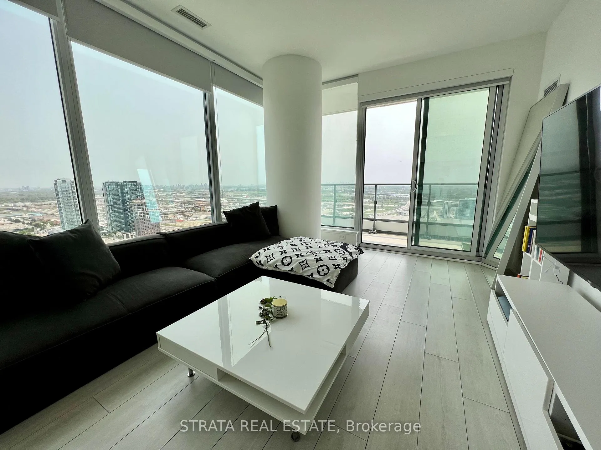 Photo 15 of Unit 4203, 5 Buttermill Avenue, Vaughan, Vaughan Corporate Centre — HOMEH