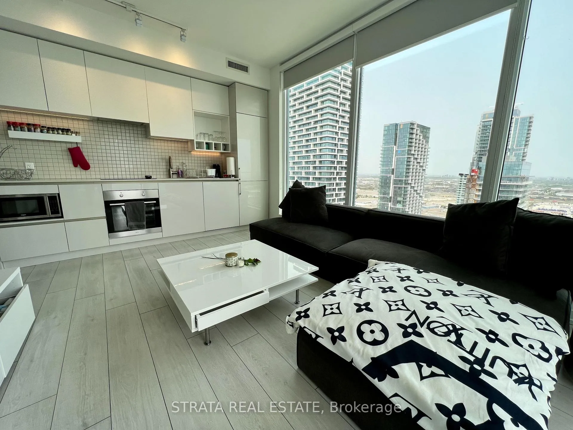 Photo 16 of Unit 4203, 5 Buttermill Avenue, Vaughan, Vaughan Corporate Centre — HOMEH