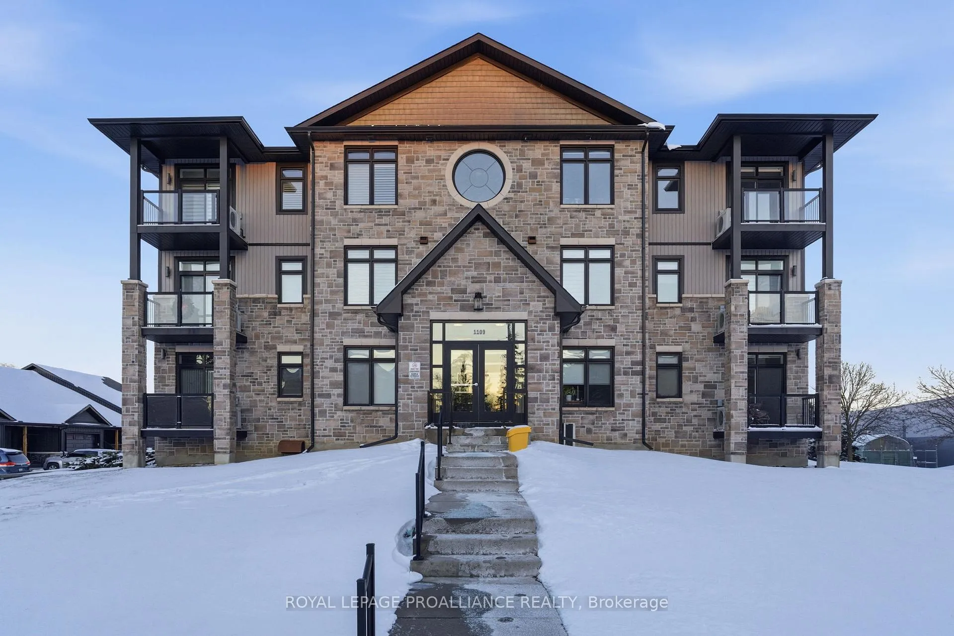 Front of Unit 304, 304-1109 Millwood Avenue