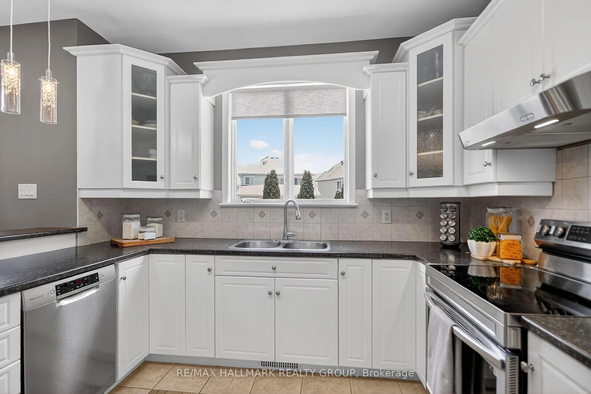 Photo 5 of 355 West Ridge Drive, Ottawa, Stittsville (South) — HOMEH