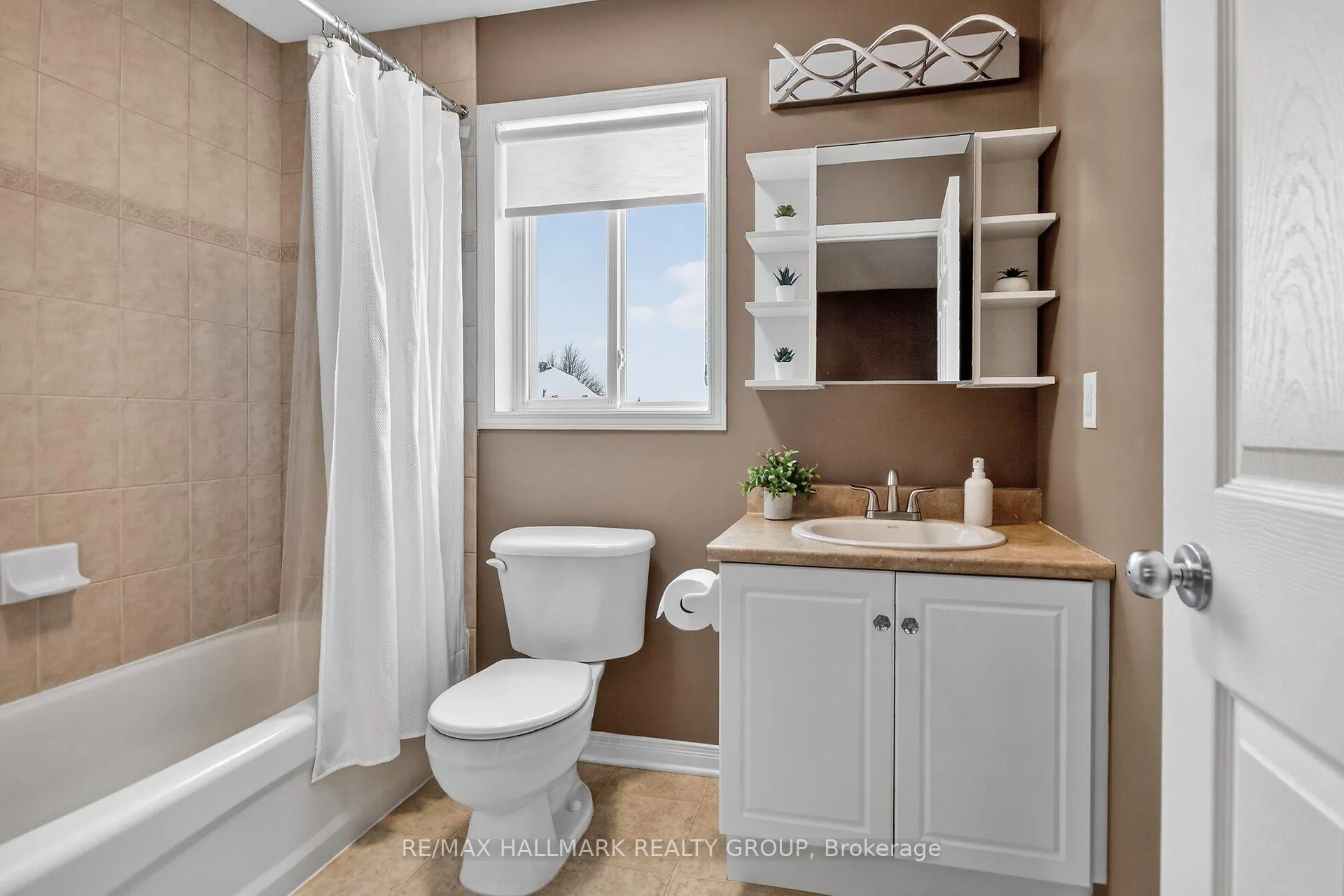 Photo 23 of 355 West Ridge Drive, Ottawa, Stittsville (South) — HOMEH