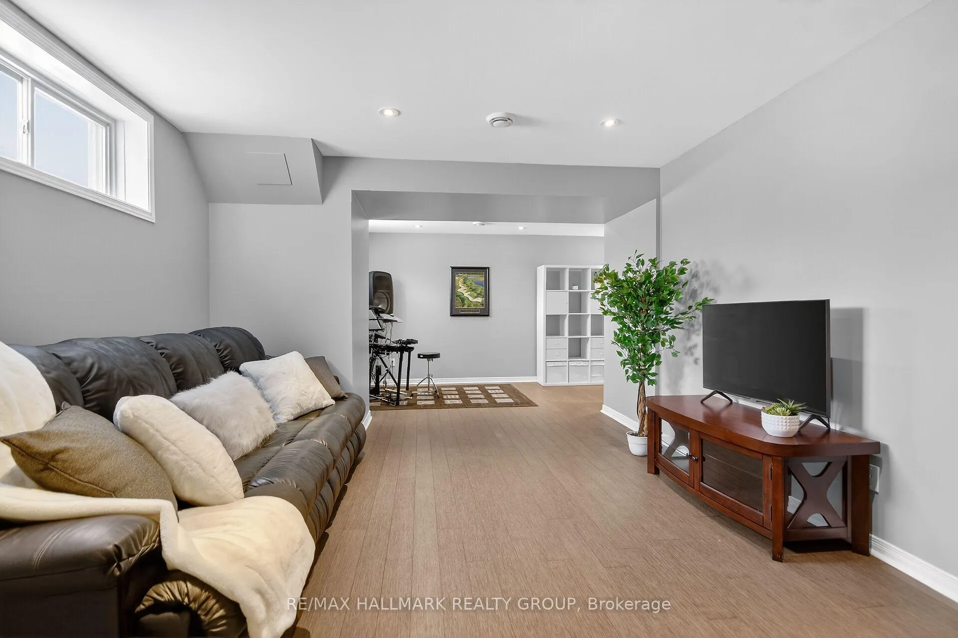 Photo 27 of 355 West Ridge Drive, Ottawa, Stittsville (South) — HOMEH