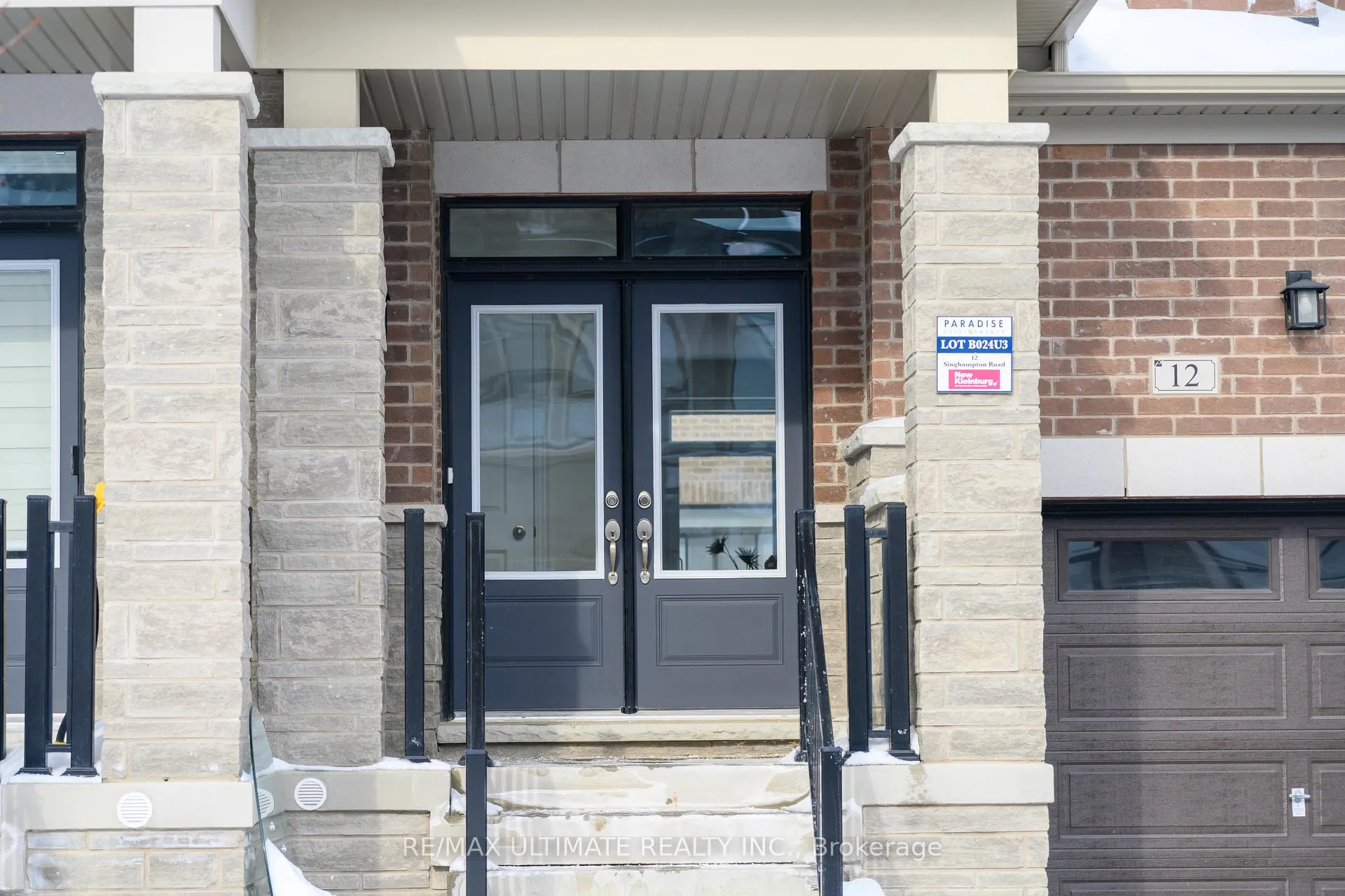Photo 2 of 12 Singhampton Road, Vaughan, Kleinburg — HOMEH