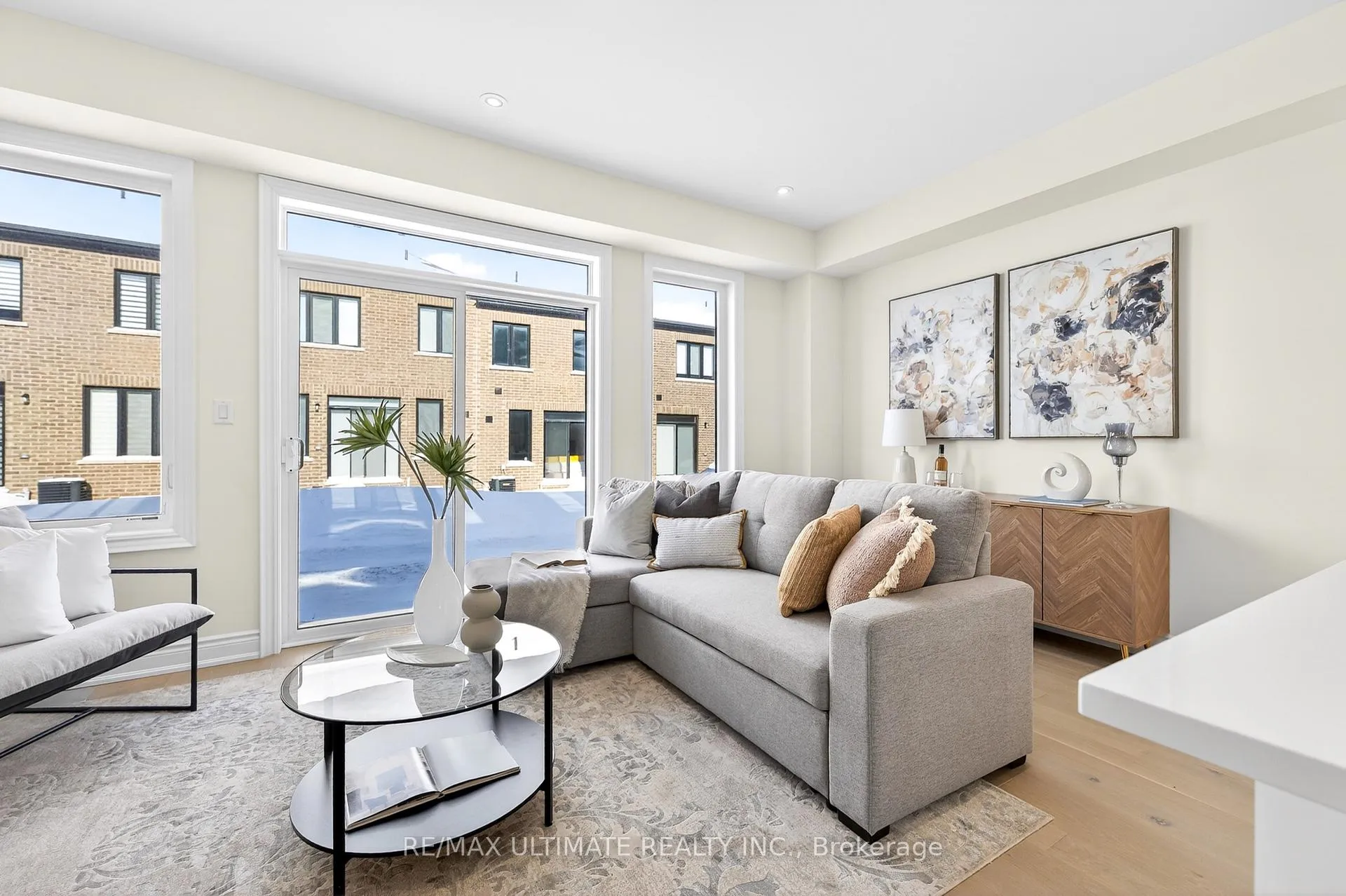 Photo 4 of 12 Singhampton Road, Vaughan, Kleinburg — HOMEH