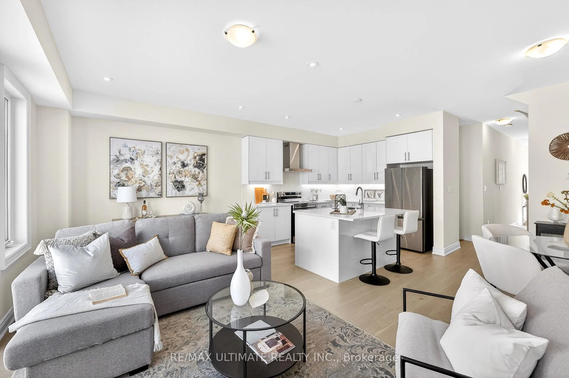 Photo 5 of 12 Singhampton Road, Vaughan, Kleinburg — HOMEH