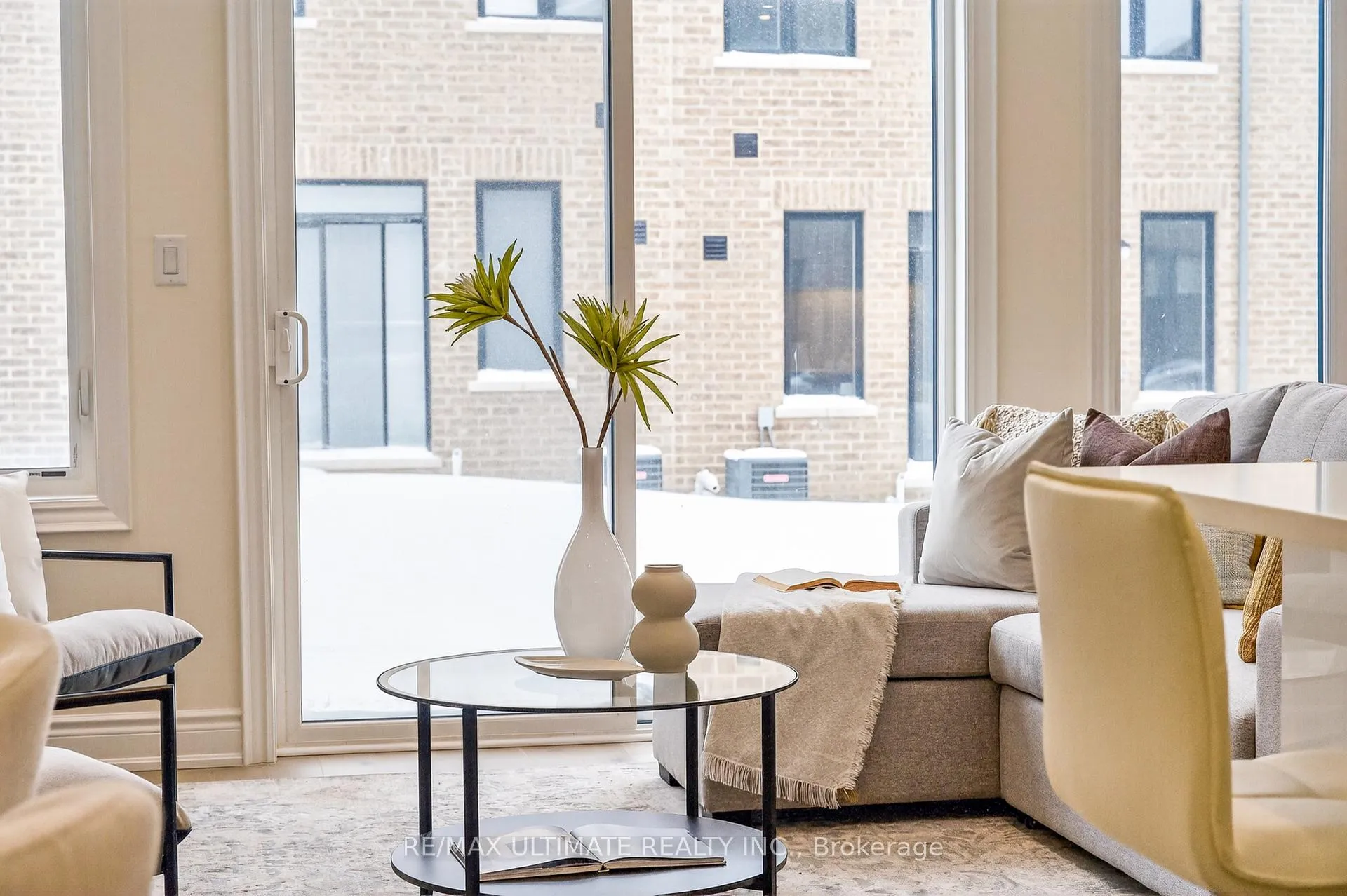 Photo 8 of 12 Singhampton Road, Vaughan, Kleinburg — HOMEH