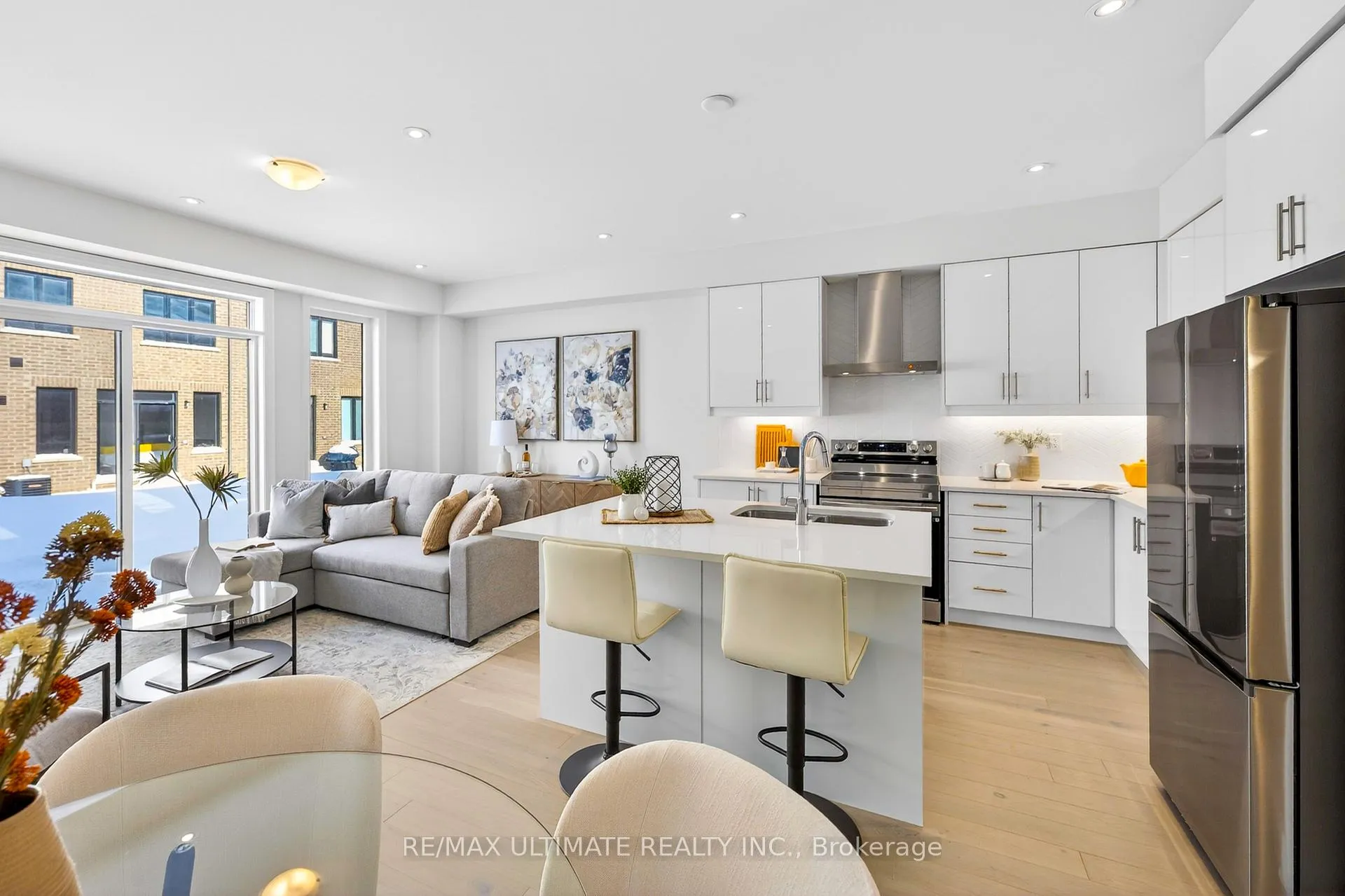Photo 9 of 12 Singhampton Road, Vaughan, Kleinburg — HOMEH
