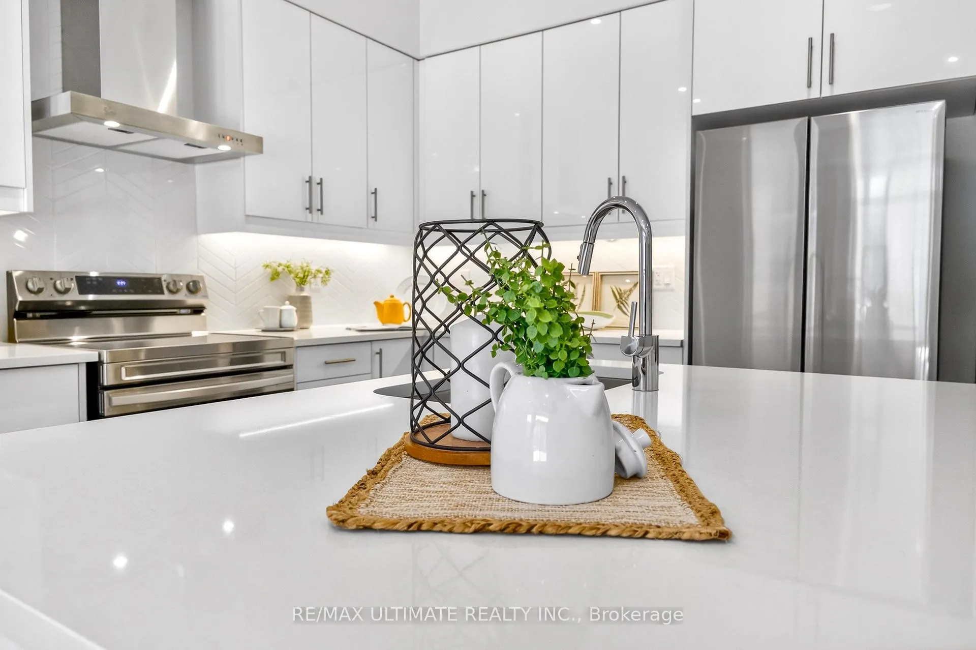 Photo 13 of 12 Singhampton Road, Vaughan, Kleinburg — HOMEH