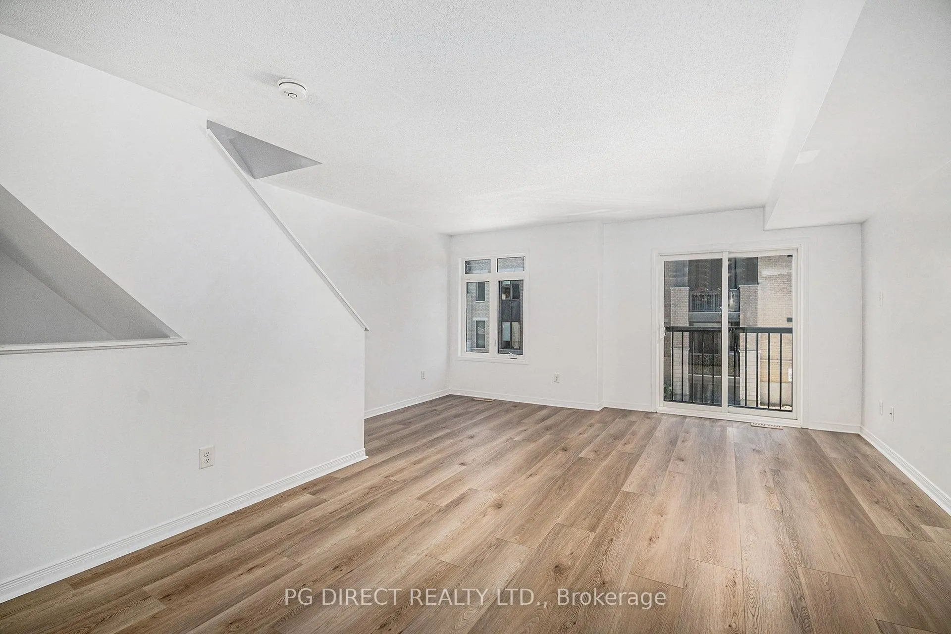Photo 2 of 542 Recolte Private, Ottawa, Bilberry Creek/Queenswood Heights — HOMEH