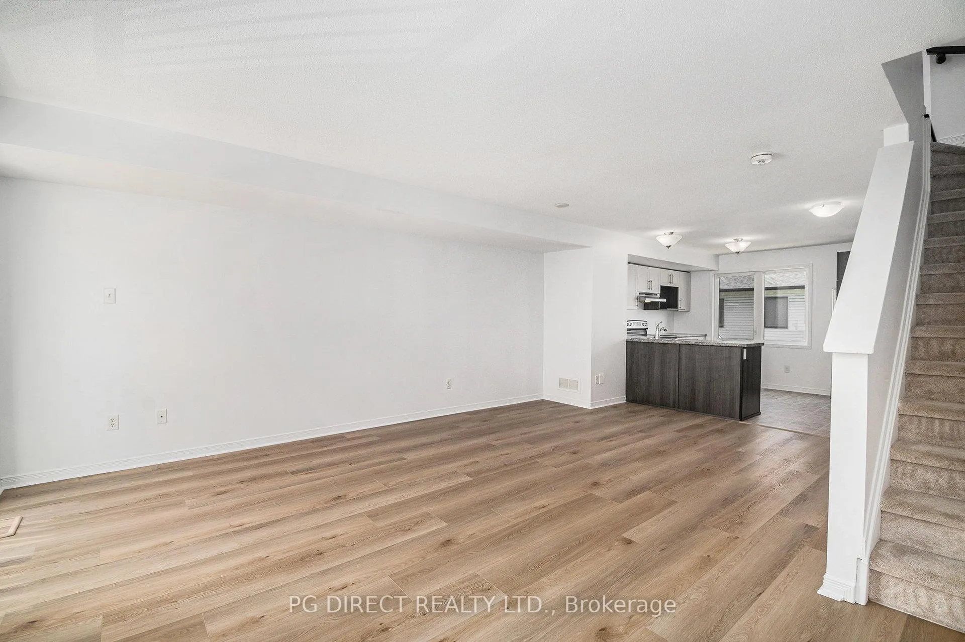 Photo 3 of 542 Recolte Private, Ottawa, Bilberry Creek/Queenswood Heights — HOMEH