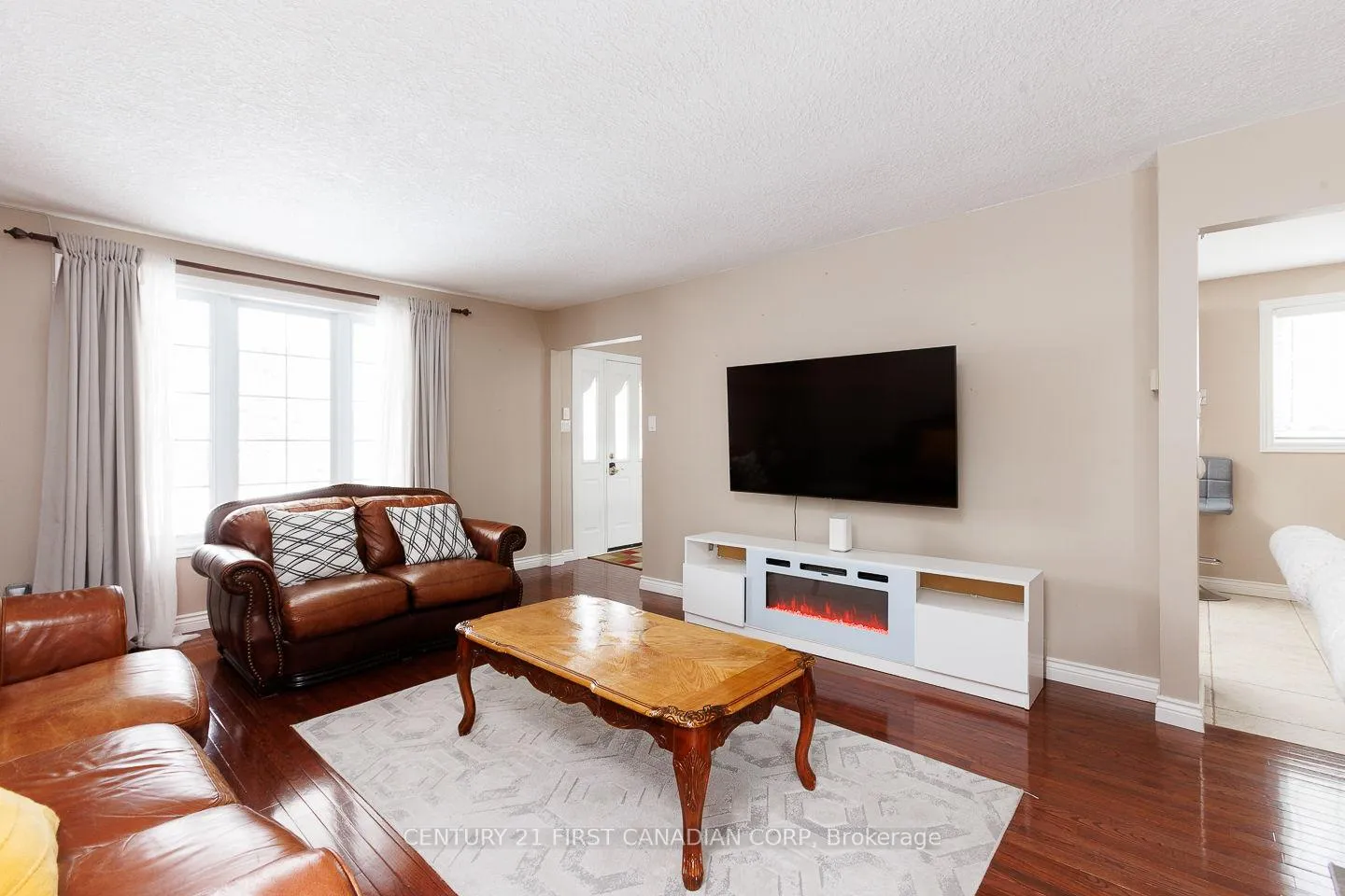 Photo 7 of 118 Rosamond Crescent, London, South X — HOMEH