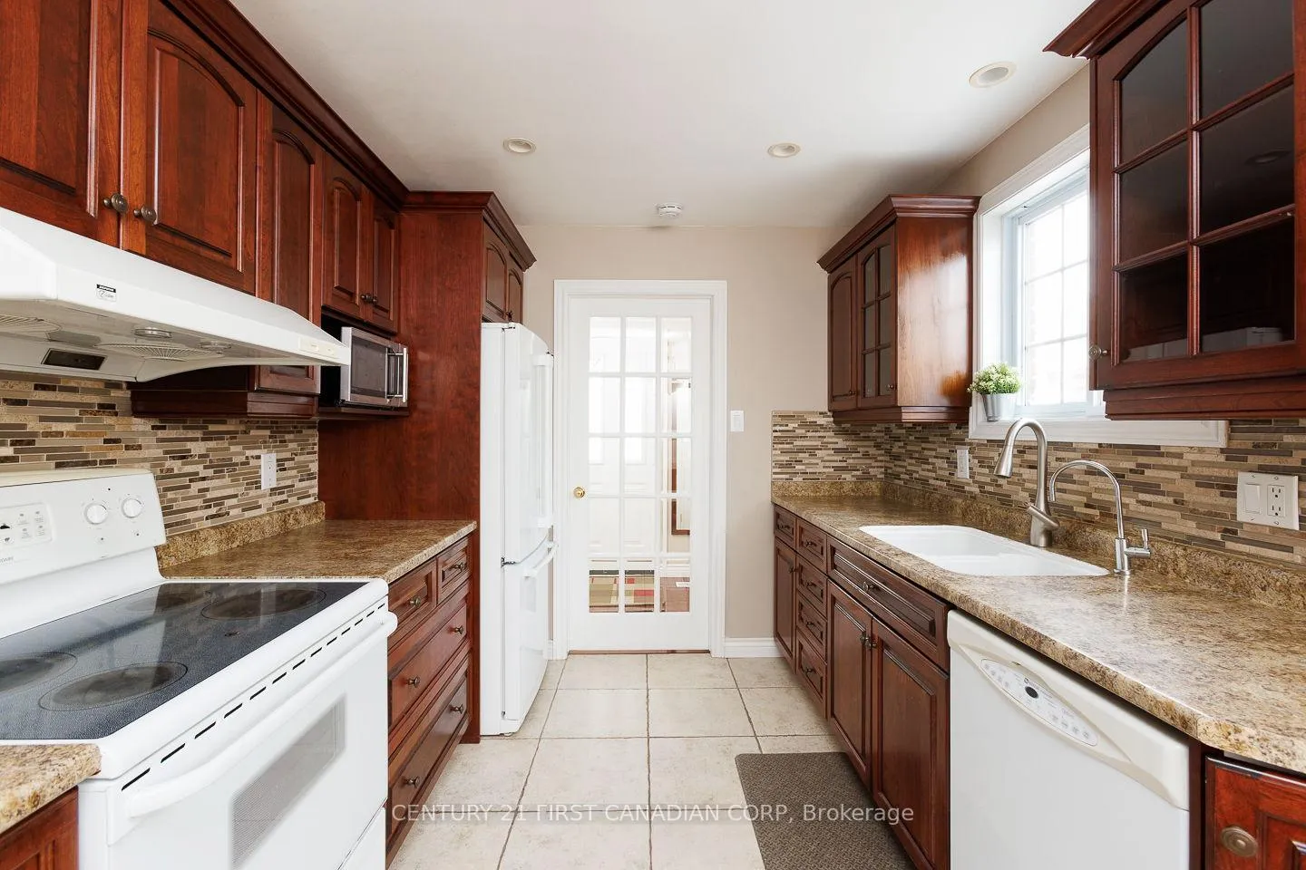 Photo 10 of 118 Rosamond Crescent, London, South X — HOMEH