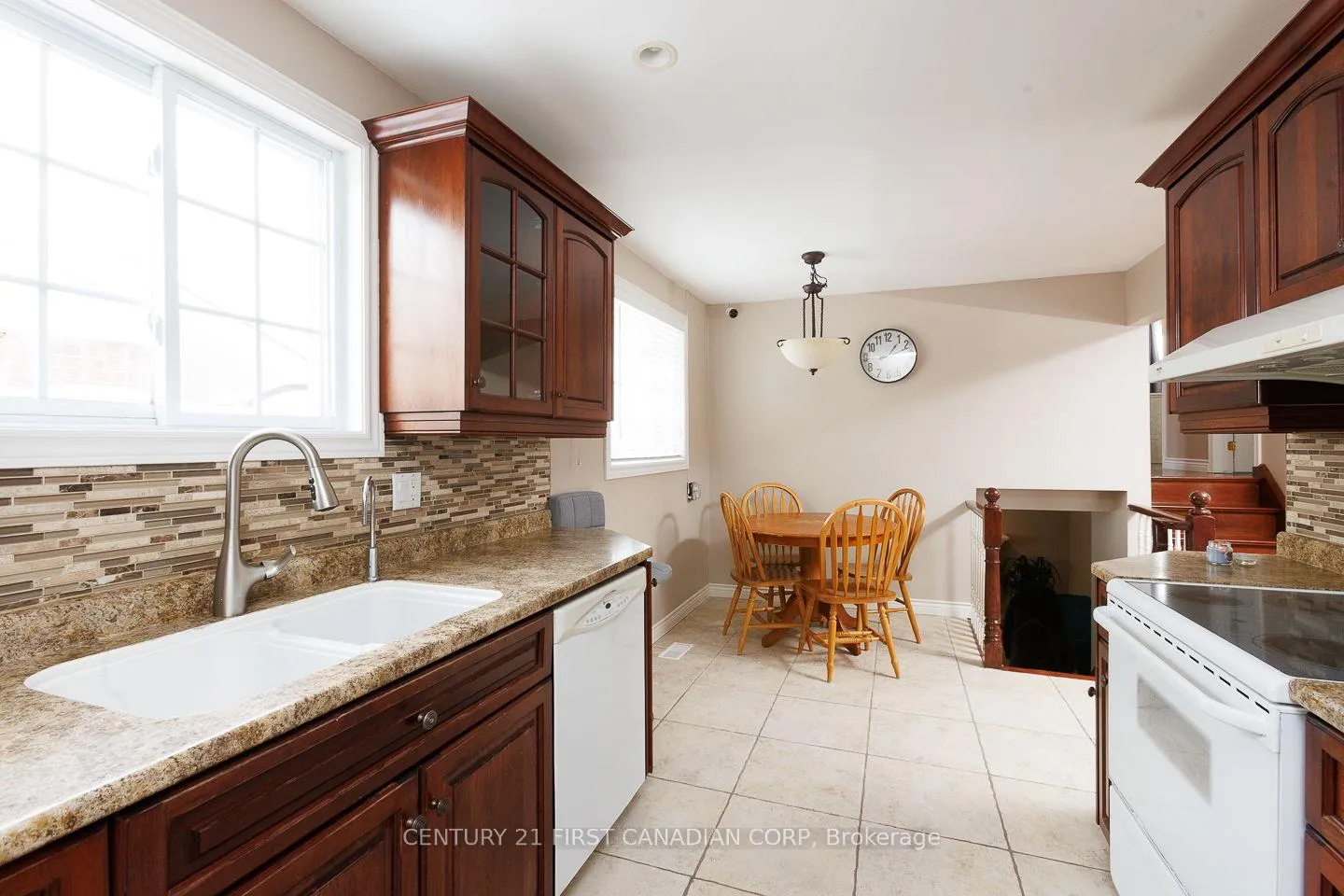 Photo 12 of 118 Rosamond Crescent, London, South X — HOMEH