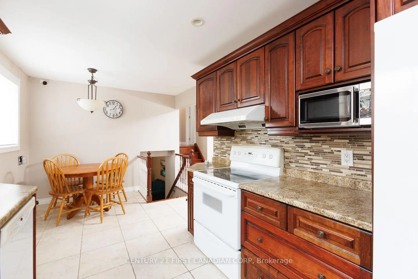 Photo 13 of 118 Rosamond Crescent, London, South X — HOMEH