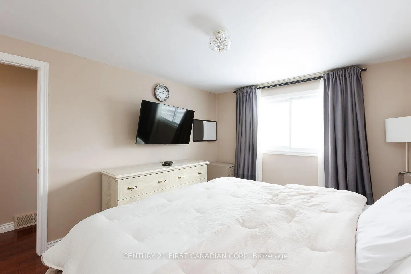 Photo 15 of 118 Rosamond Crescent, London, South X — HOMEH