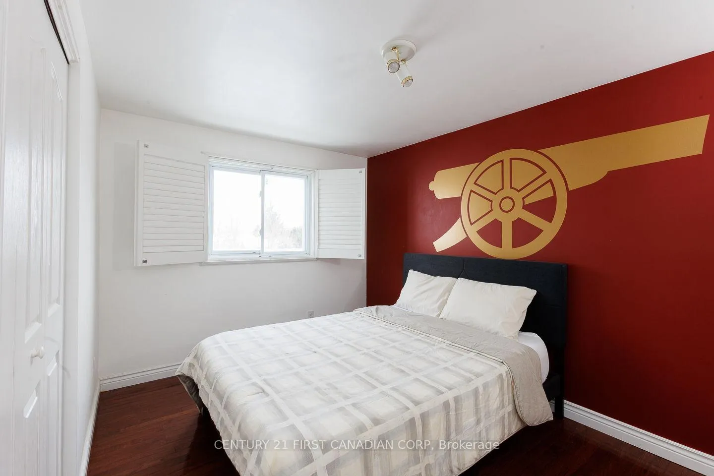 Photo 16 of 118 Rosamond Crescent, London, South X — HOMEH