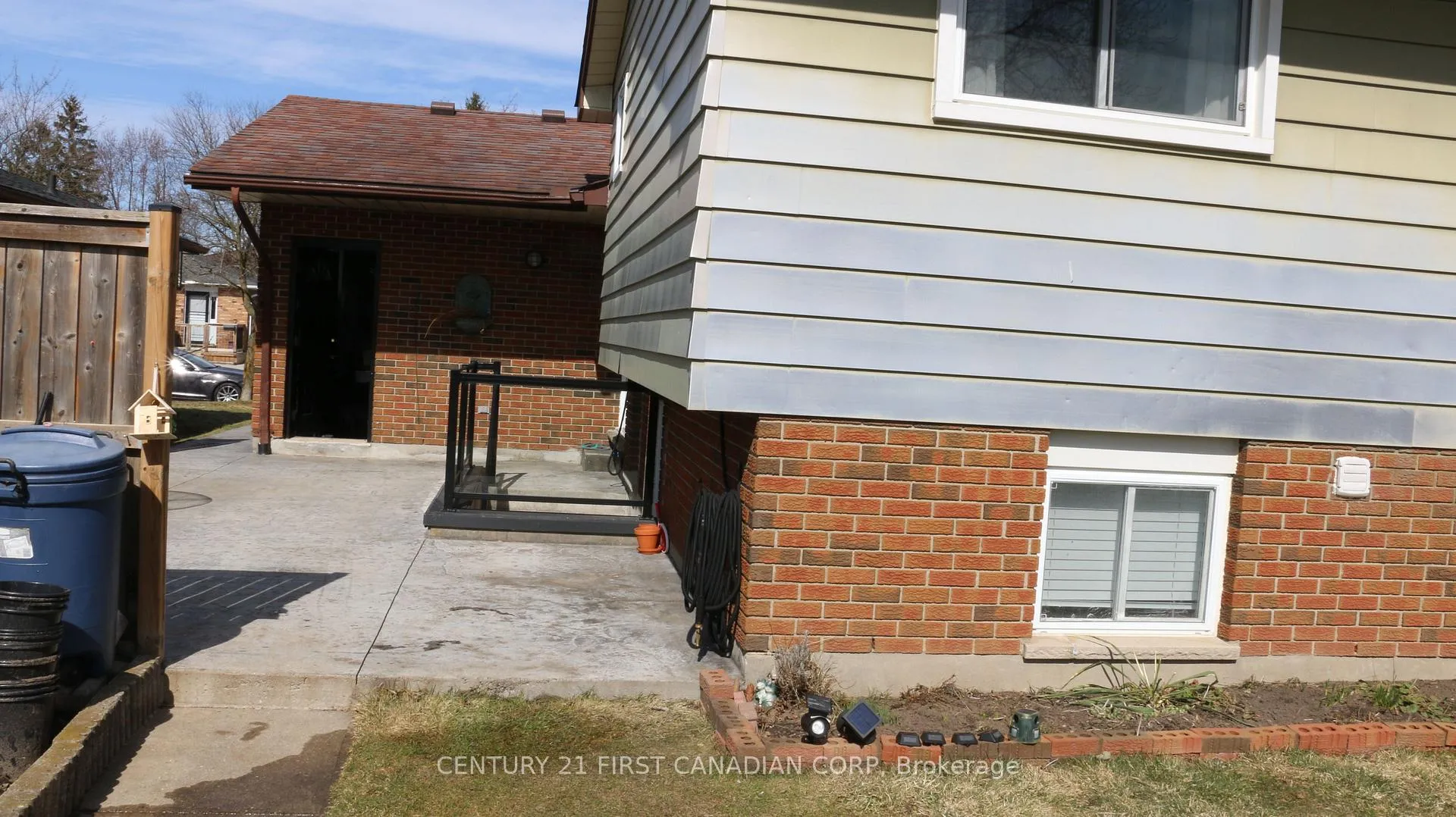 Photo 42 of 118 Rosamond Crescent, London, South X — HOMEH