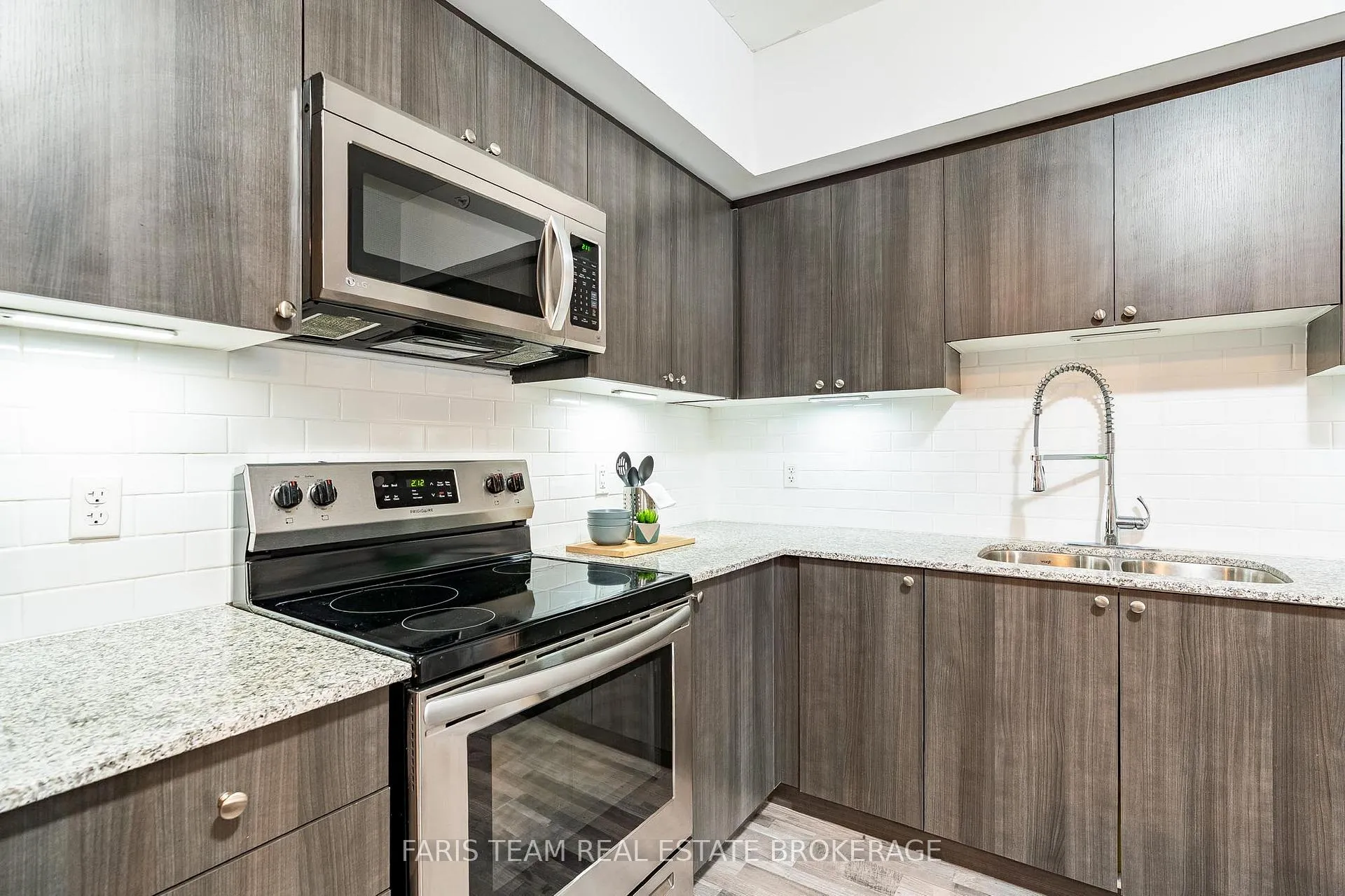 Photo 10 of Unit 305, 161 Wellington Street E, New Tecumseth, Alliston — HOMEH