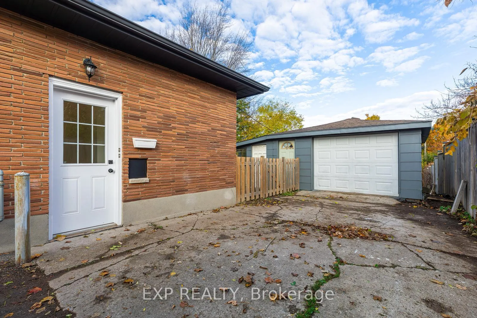 Photo 27 of 239 Commissioners Road W, London, South D — HOMEH