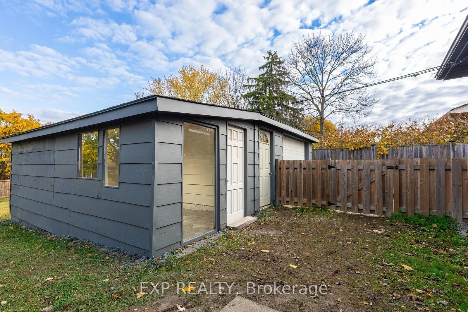 Photo 29 of 239 Commissioners Road W, London, South D — HOMEH