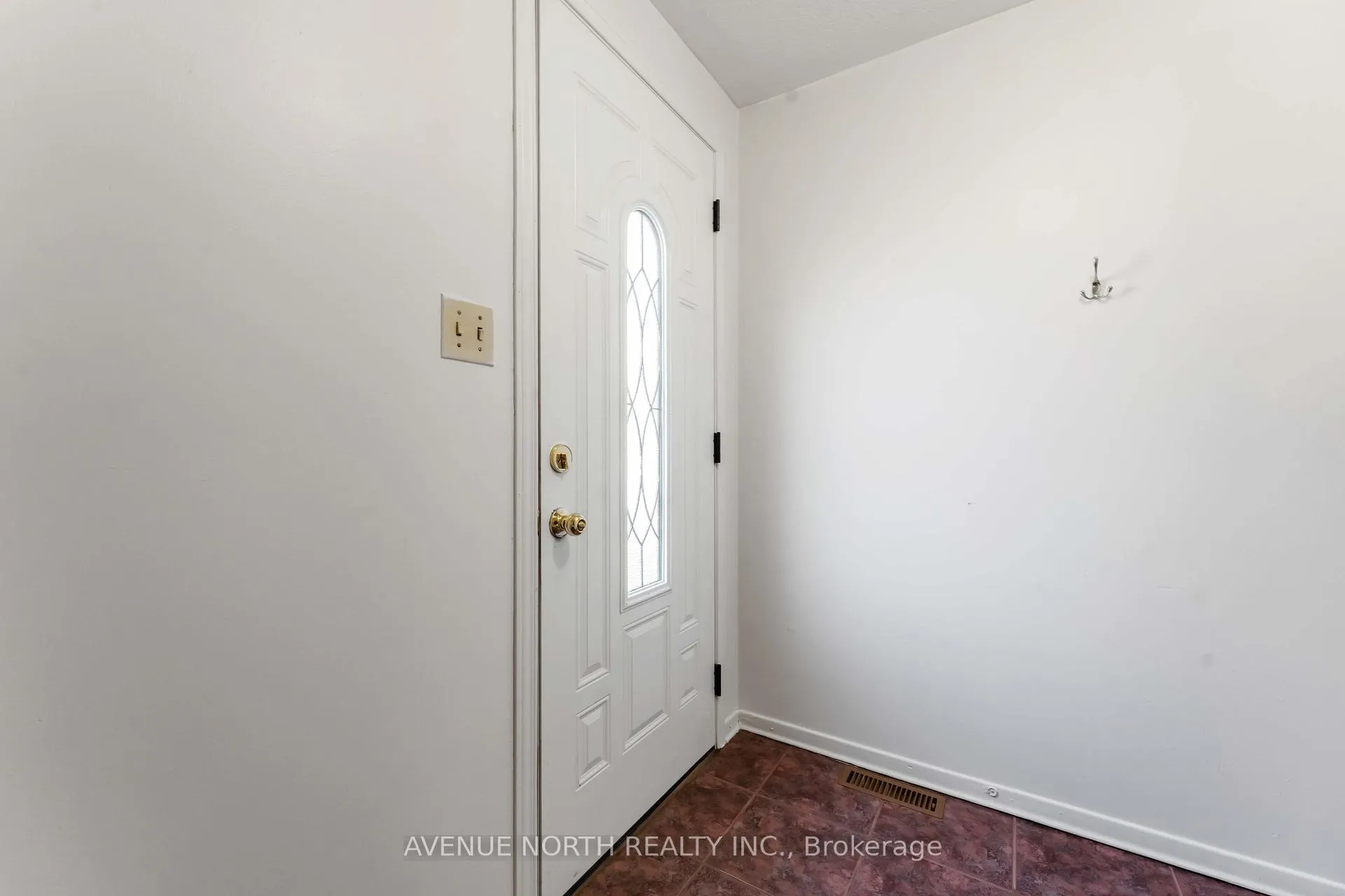 Photo 5 of 2178 Erinbrook Crescent, Ottawa, Sheffield Glen/Industrial Park — HOMEH
