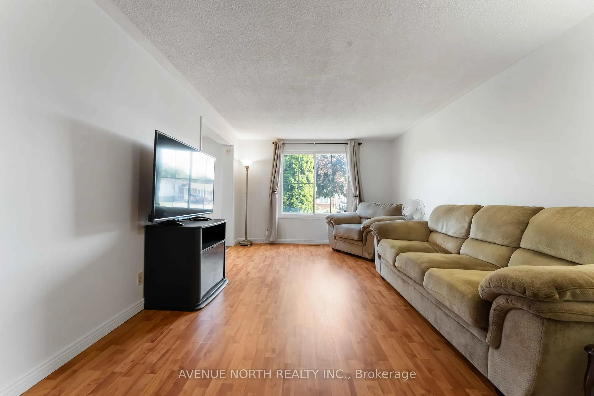 Photo 6 of 2178 Erinbrook Crescent, Ottawa, Sheffield Glen/Industrial Park — HOMEH