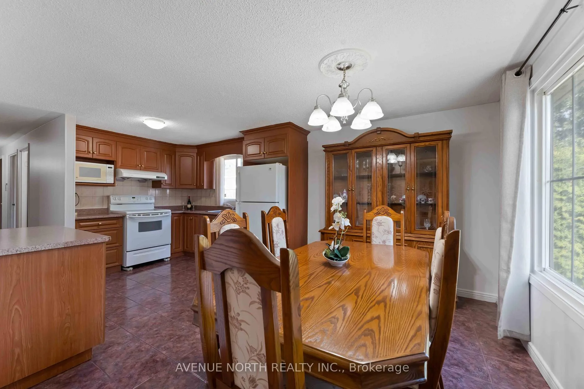 Photo 9 of 2178 Erinbrook Crescent, Ottawa, Sheffield Glen/Industrial Park — HOMEH