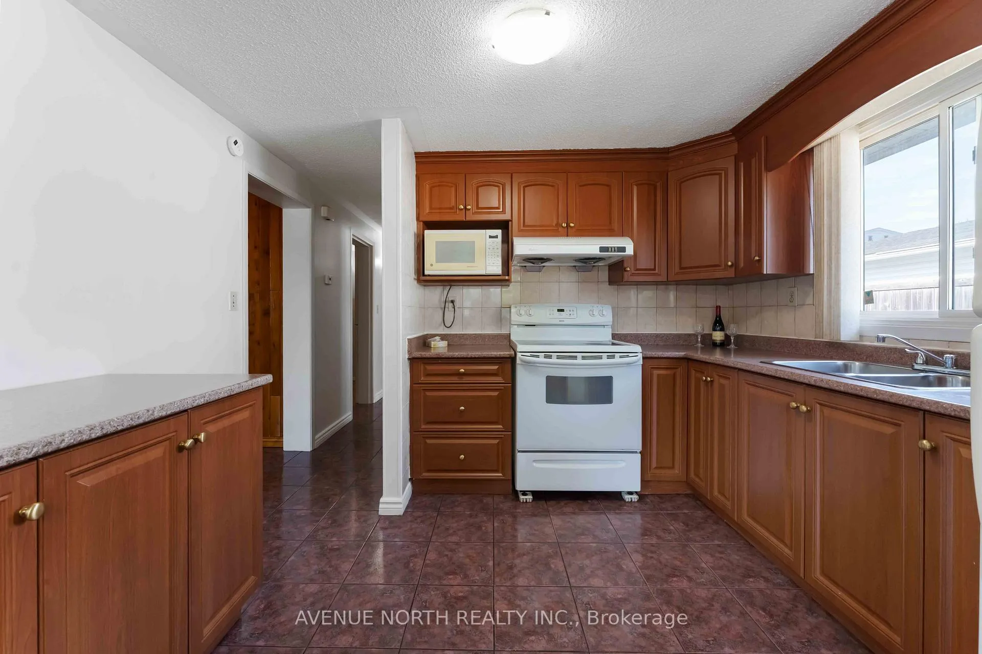 Photo 11 of 2178 Erinbrook Crescent, Ottawa, Sheffield Glen/Industrial Park — HOMEH