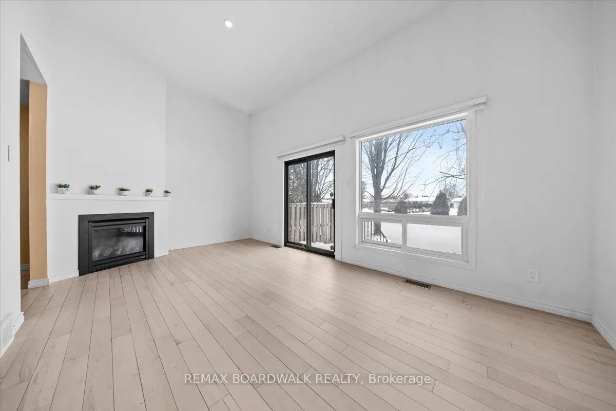 Photo 3 of Unit 29, 2 Bertona Street, Ottawa, Manordale — HOMEH