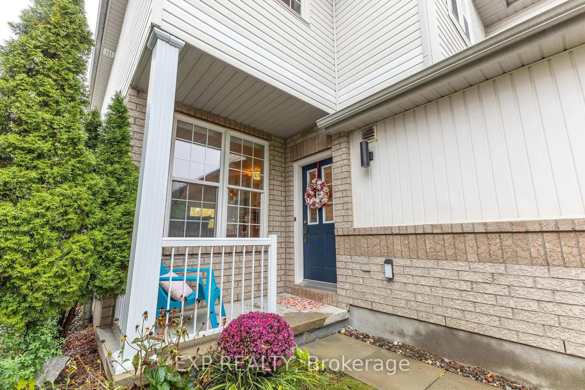 Photo 3 of 2341 Glandriel Crescent, Ottawa, Springridge/East Village — HOMEH