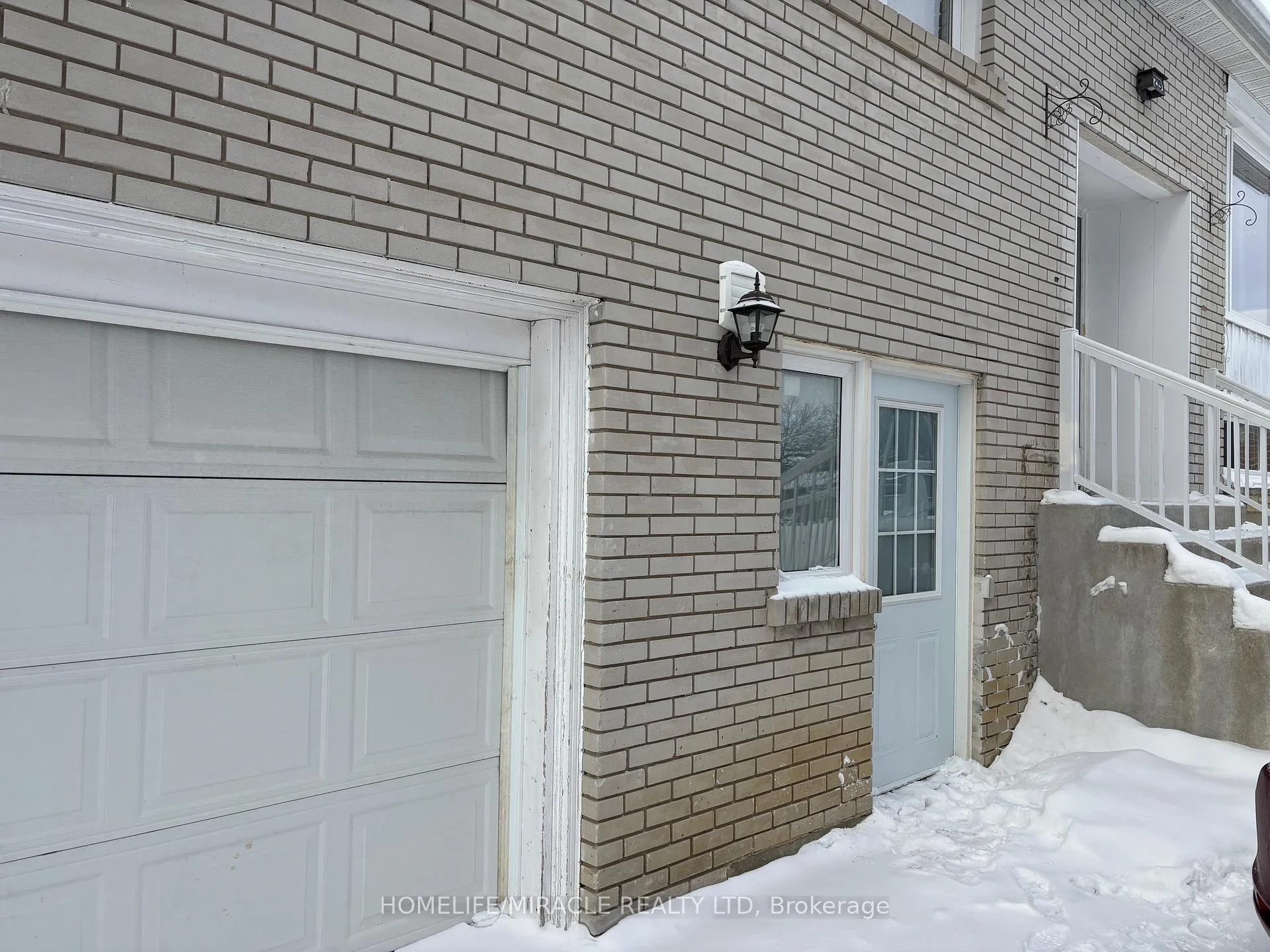 Photo 3 of Unit 2, 219 Mcmurchy Avenue, Brampton, Brampton South — HOMEH
