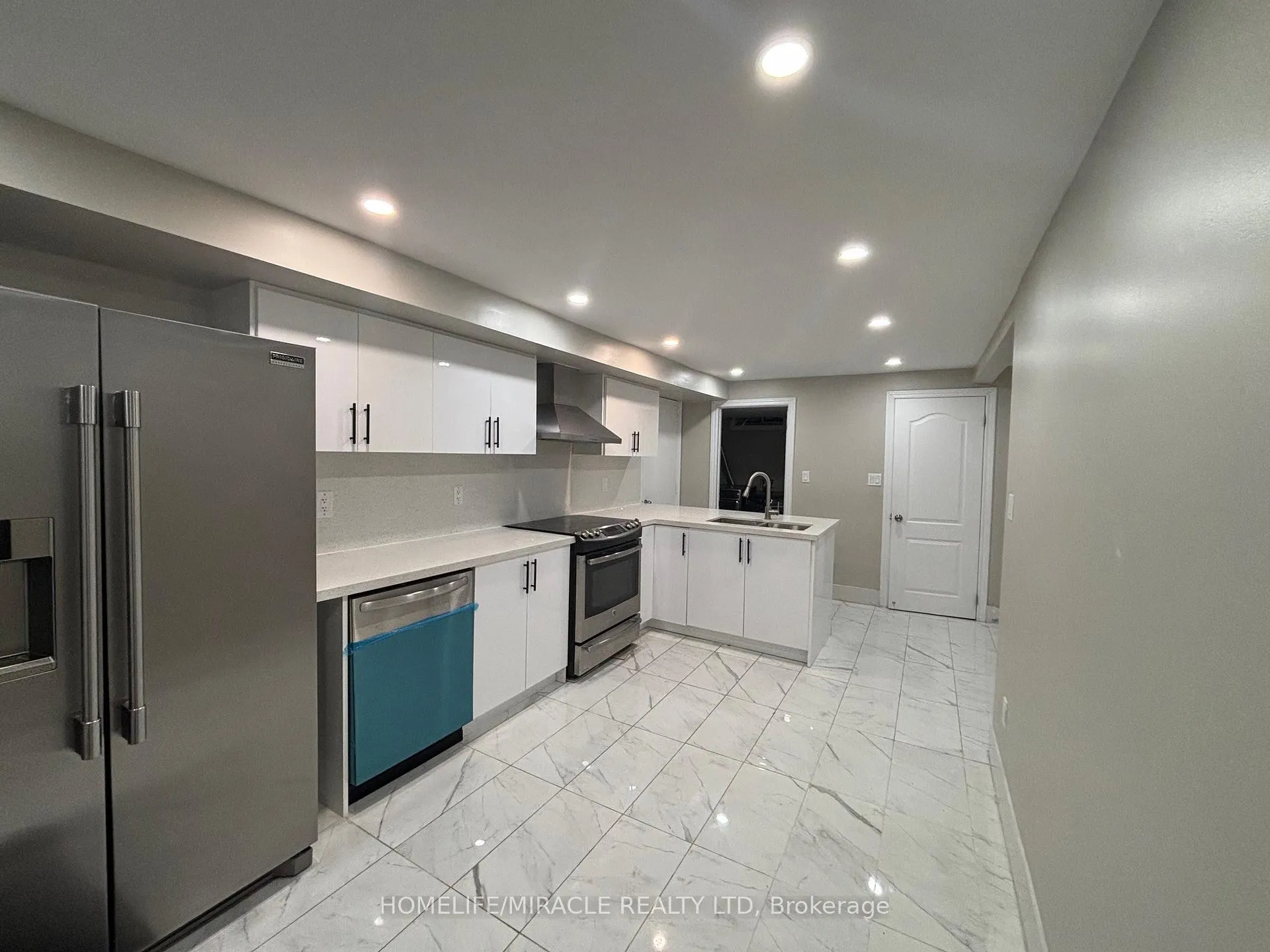 Photo 4 of Unit 2, 219 Mcmurchy Avenue, Brampton, Brampton South — HOMEH