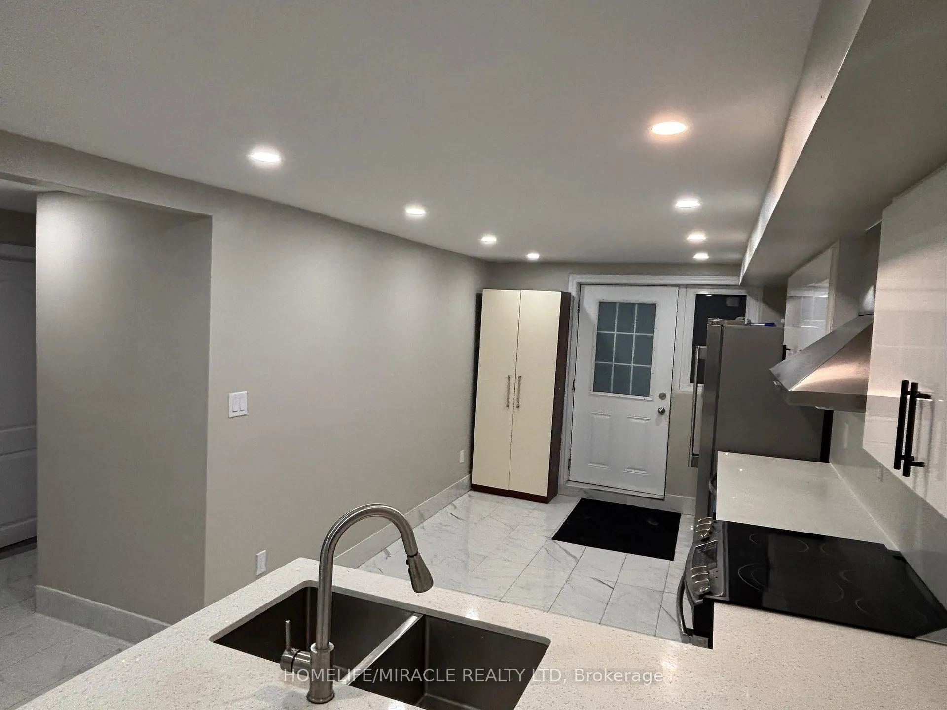 Photo 7 of Unit 2, 219 Mcmurchy Avenue, Brampton, Brampton South — HOMEH