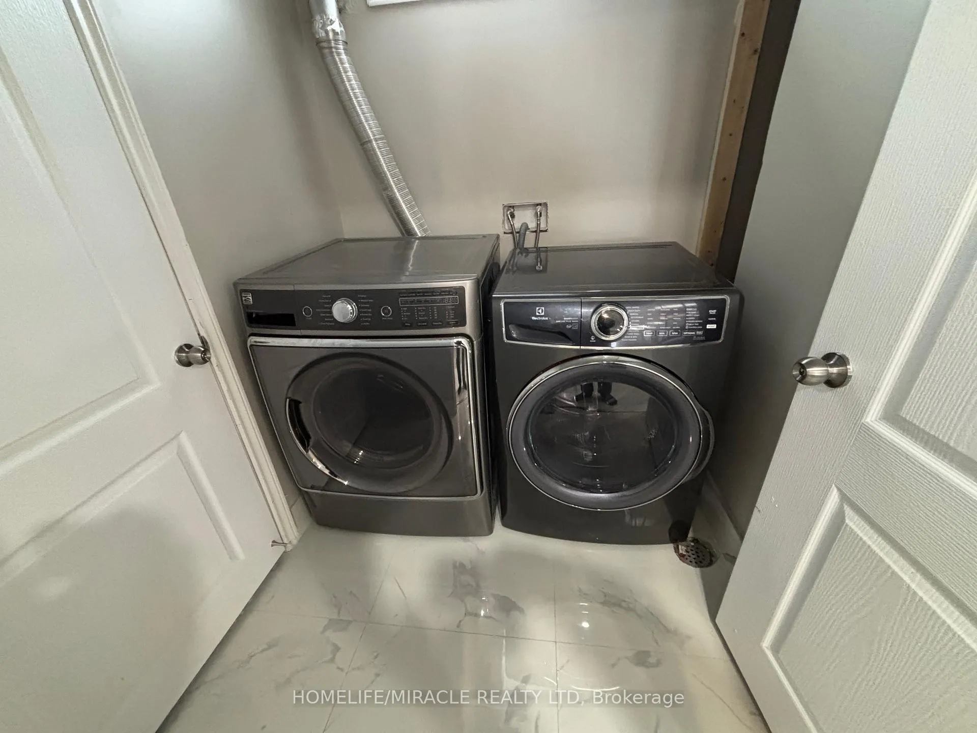 Photo 12 of Unit 2, 219 Mcmurchy Avenue, Brampton, Brampton South — HOMEH