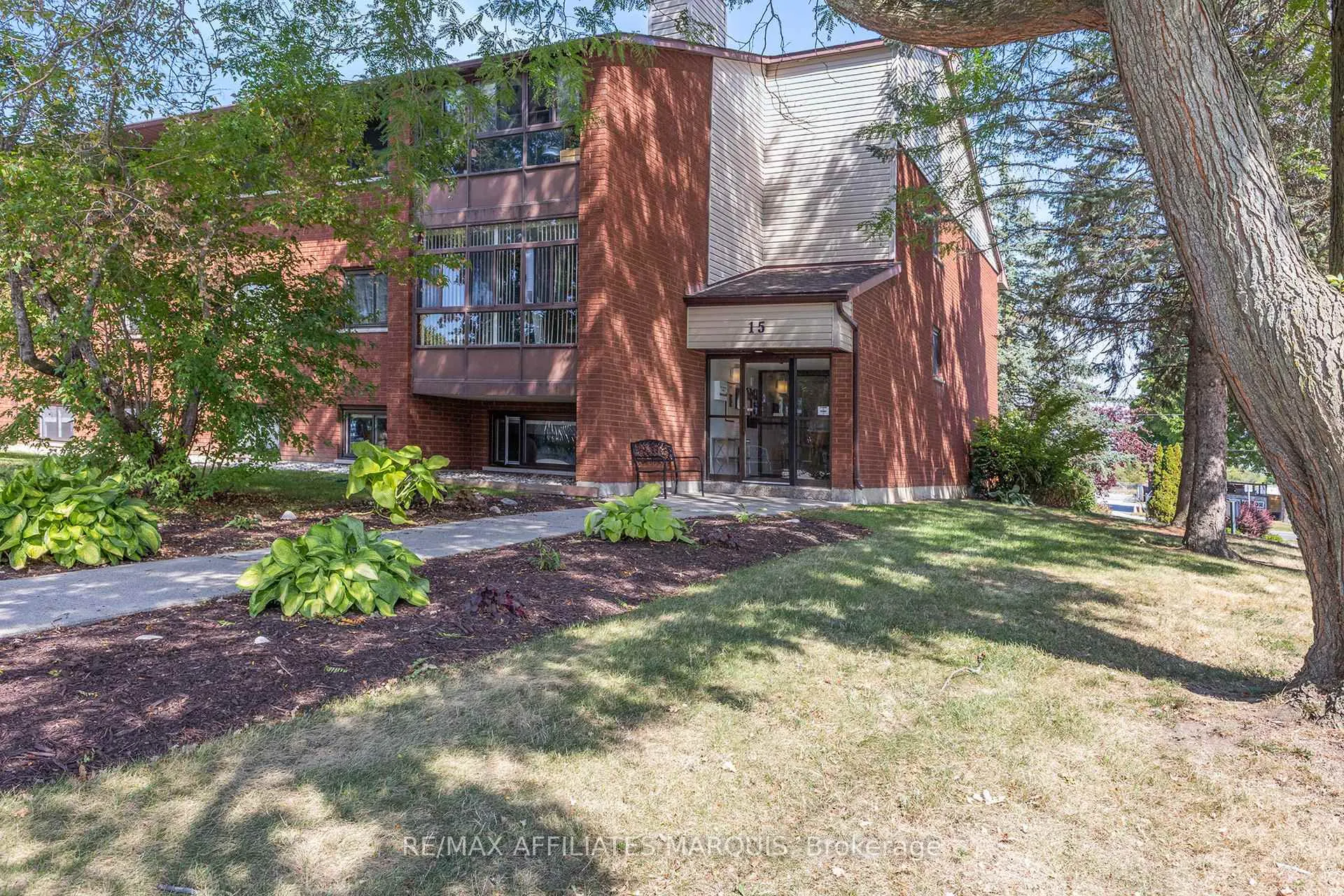 Front of Unit 106, 15 Findlay Avenue