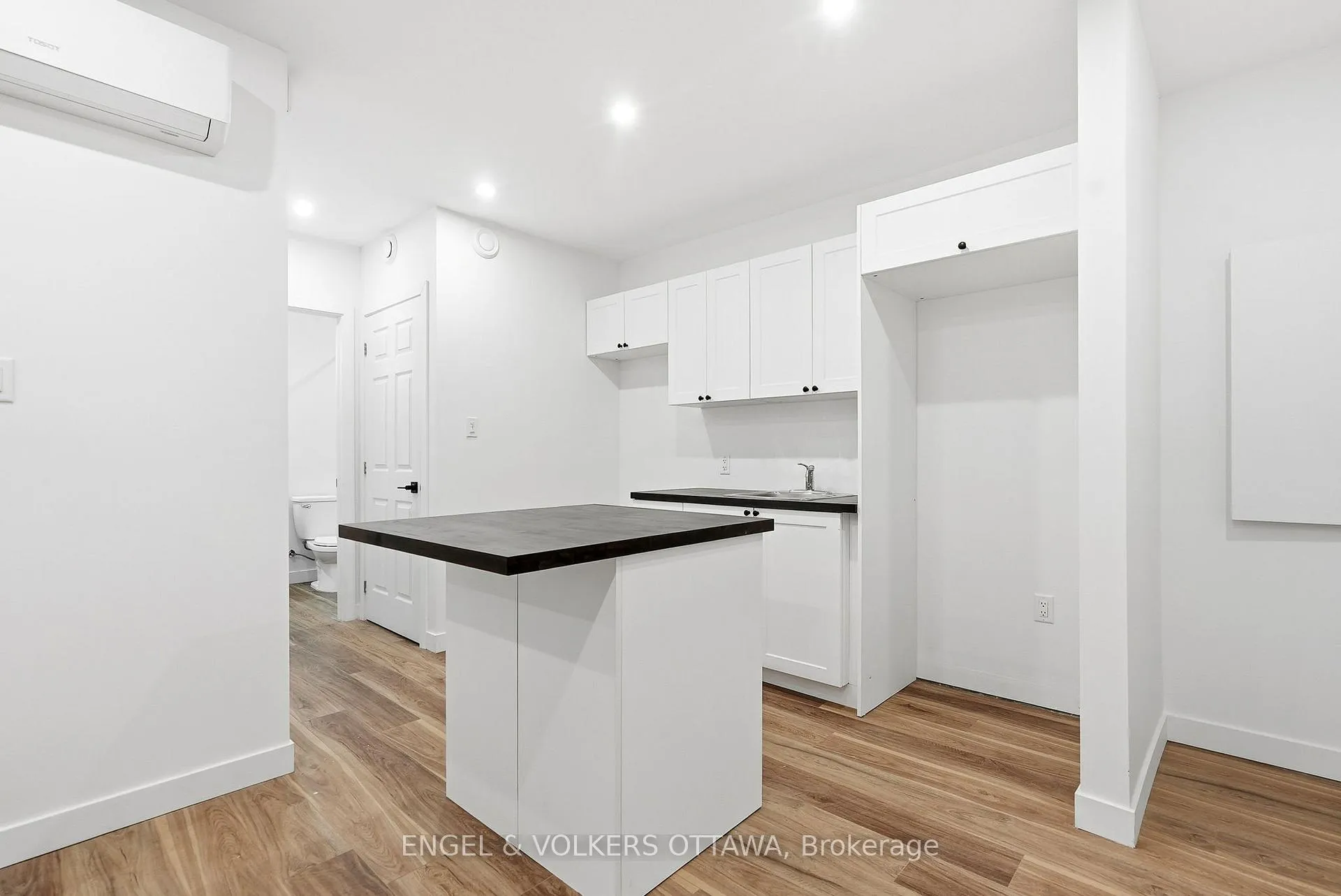 Photo 6 of Unit D, 322 Frontenac Street, Ottawa, Vanier — HOMEH