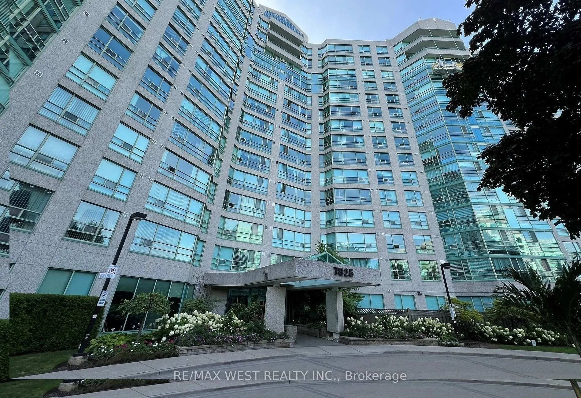 Front of Unit Lph12, 7825 Bayview Avenue