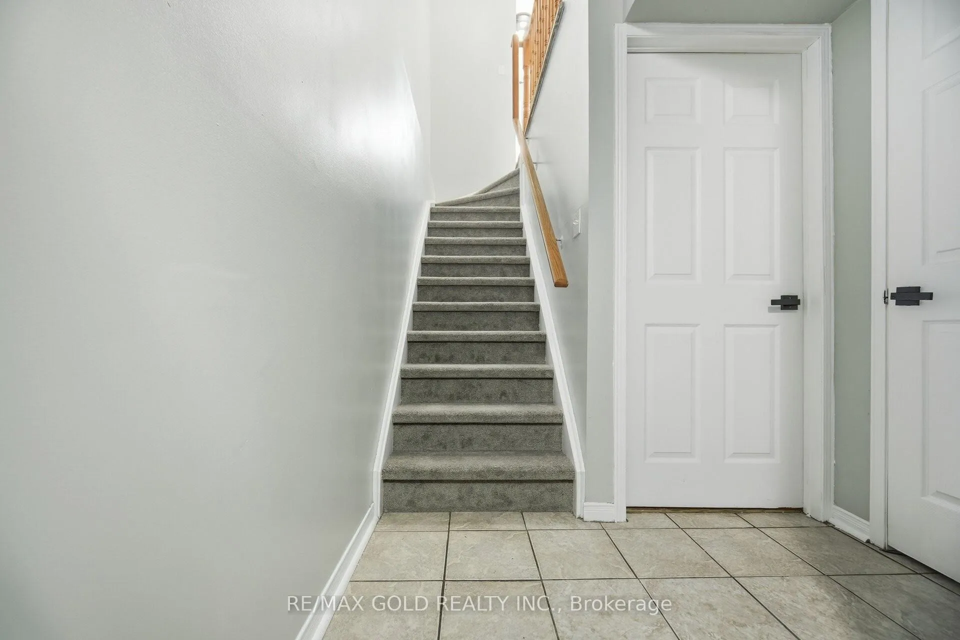 Photo 3 of Unit 101, 101 Spadina Road, Brampton, Brampton West — HOMEH