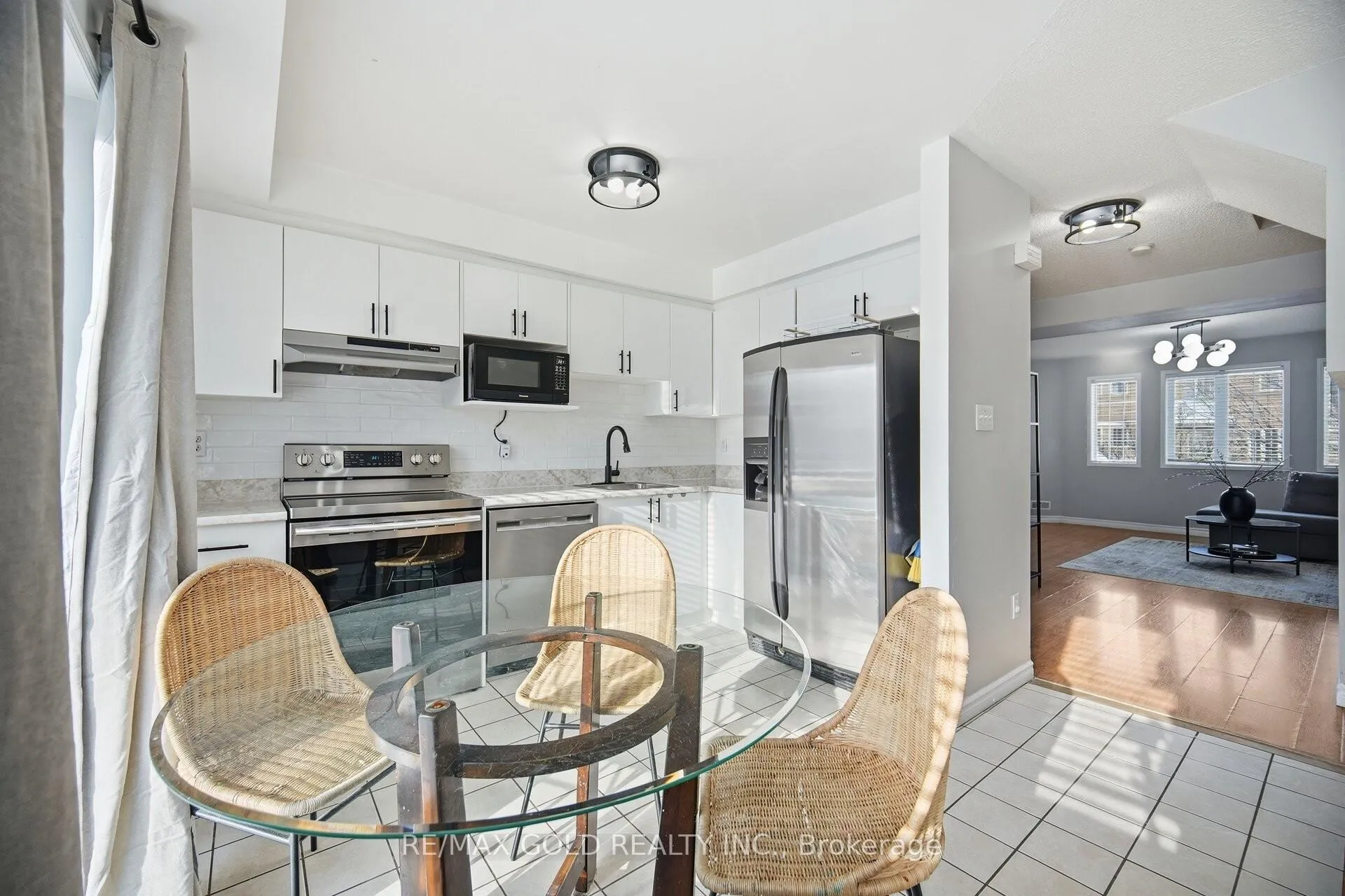 Photo 5 of Unit 101, 101 Spadina Road, Brampton, Brampton West — HOMEH