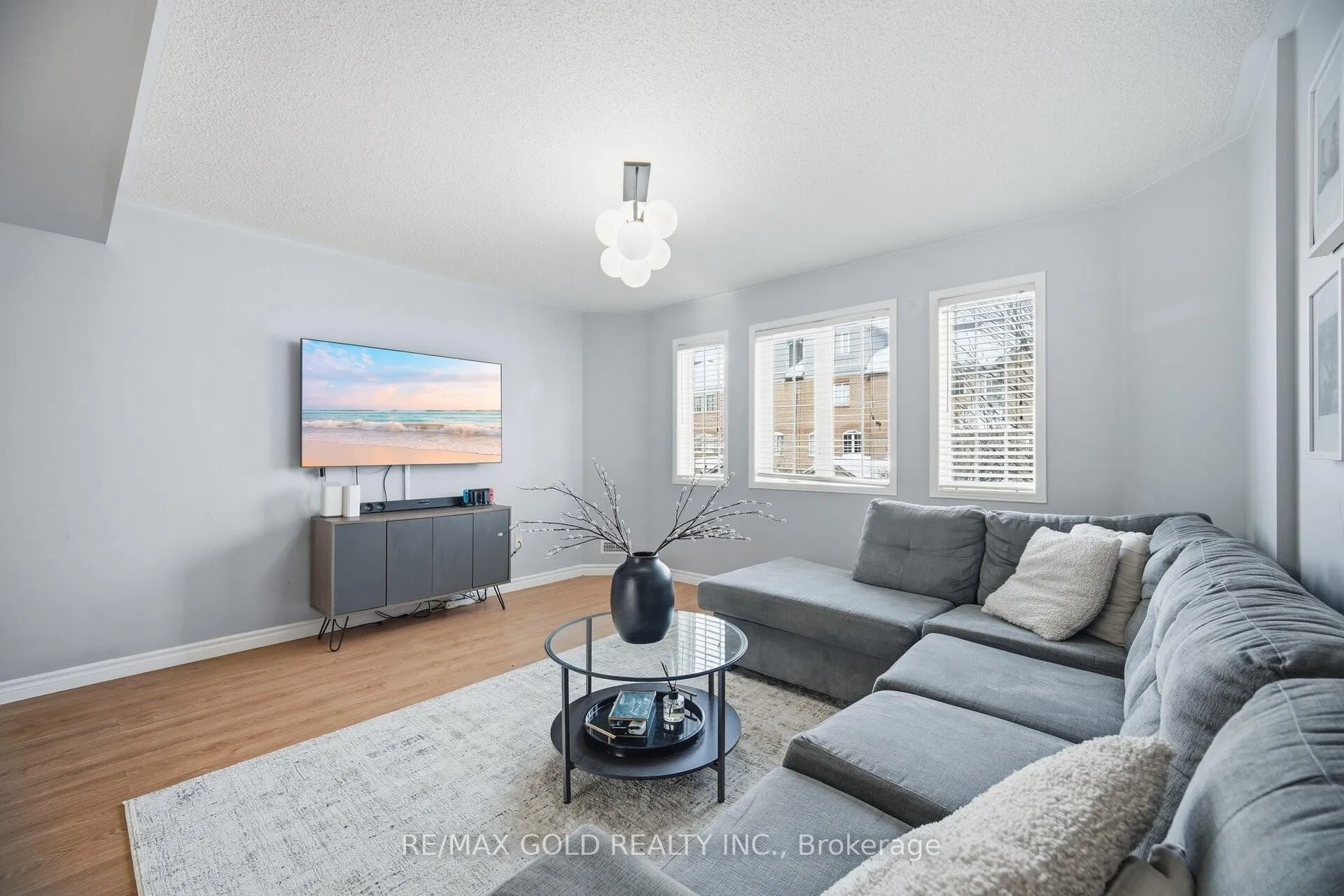Photo 8 of Unit 101, 101 Spadina Road, Brampton, Brampton West — HOMEH